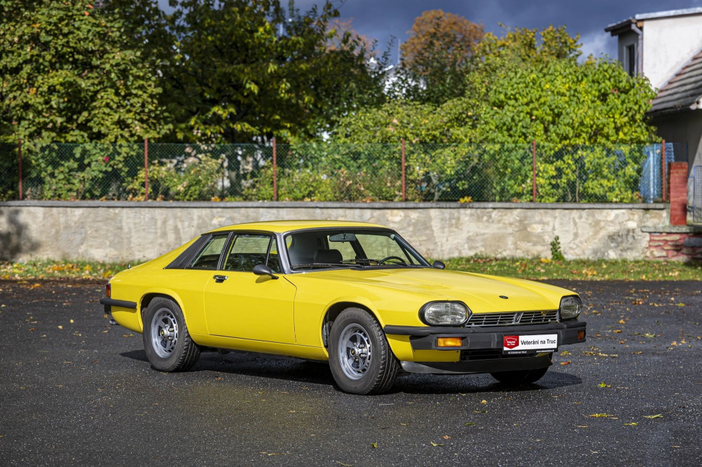 0-2500x0-storage-uploads-media-car-1427-jaguar-xj-s-yellow-manual-1-rg67-.jpg