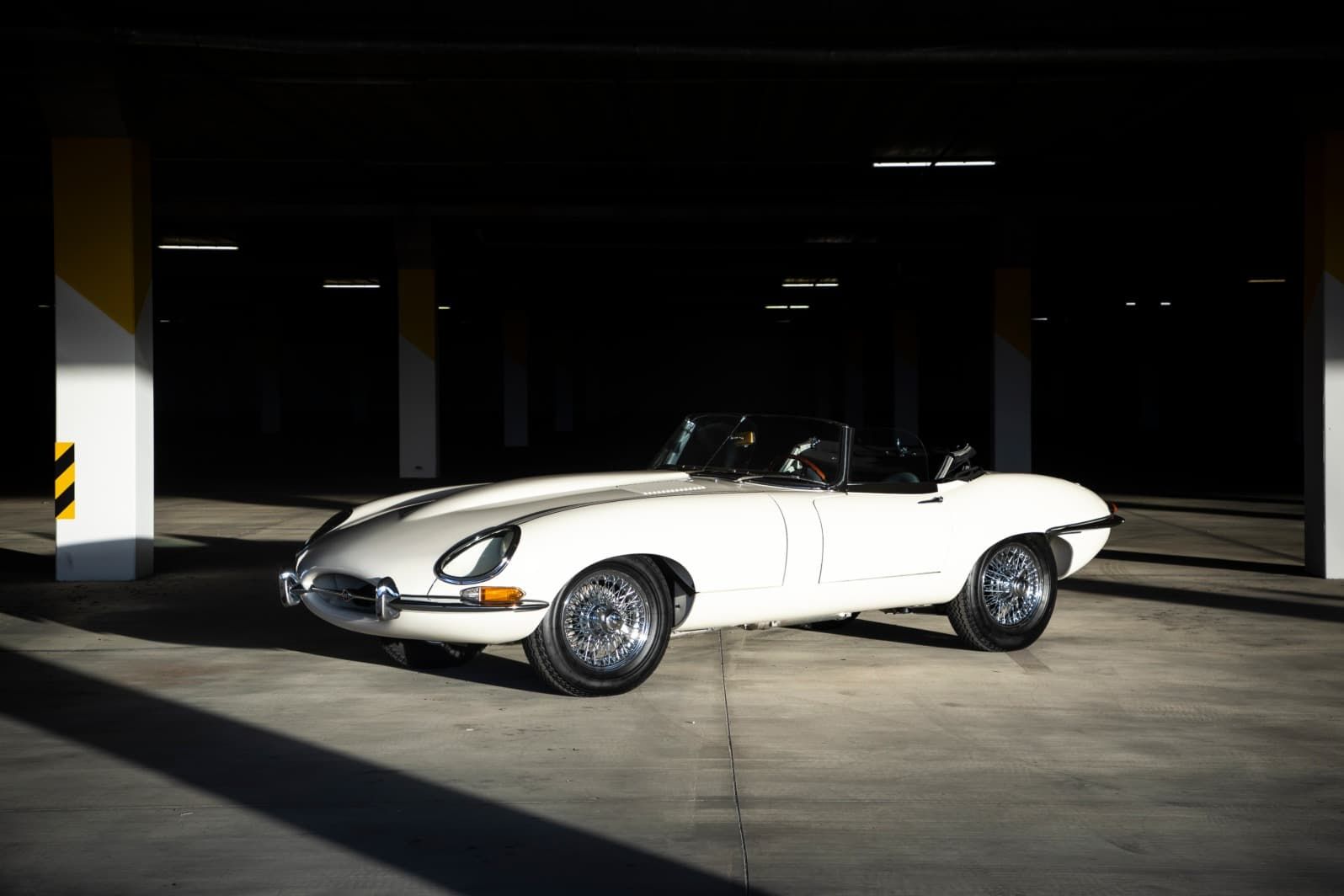jaguar-e-type-convertible-bila-26.jpg