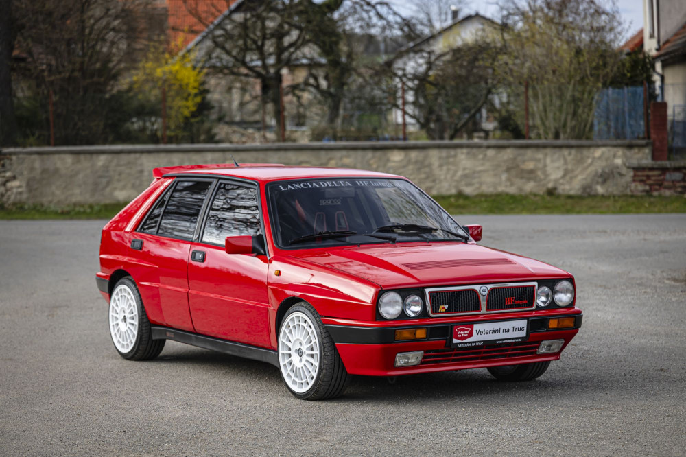 lancia-delta-integrale-8v-red-41.jpg