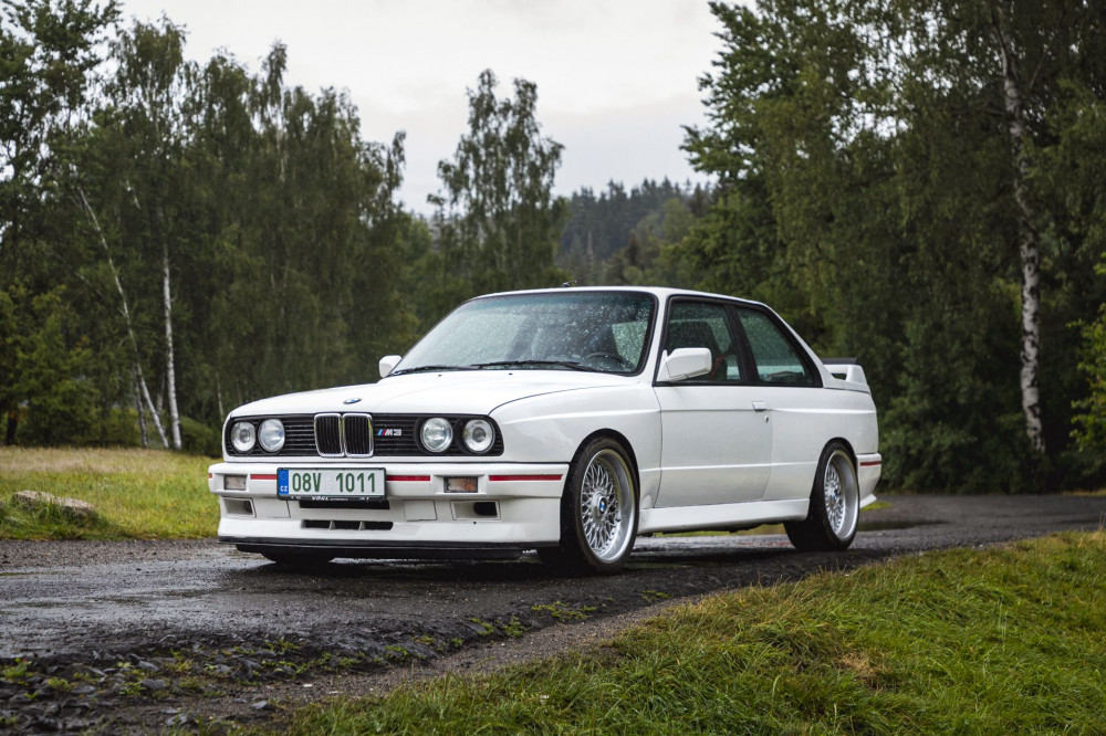 male-bmw-m3-e30-auctomobile-20.jpg