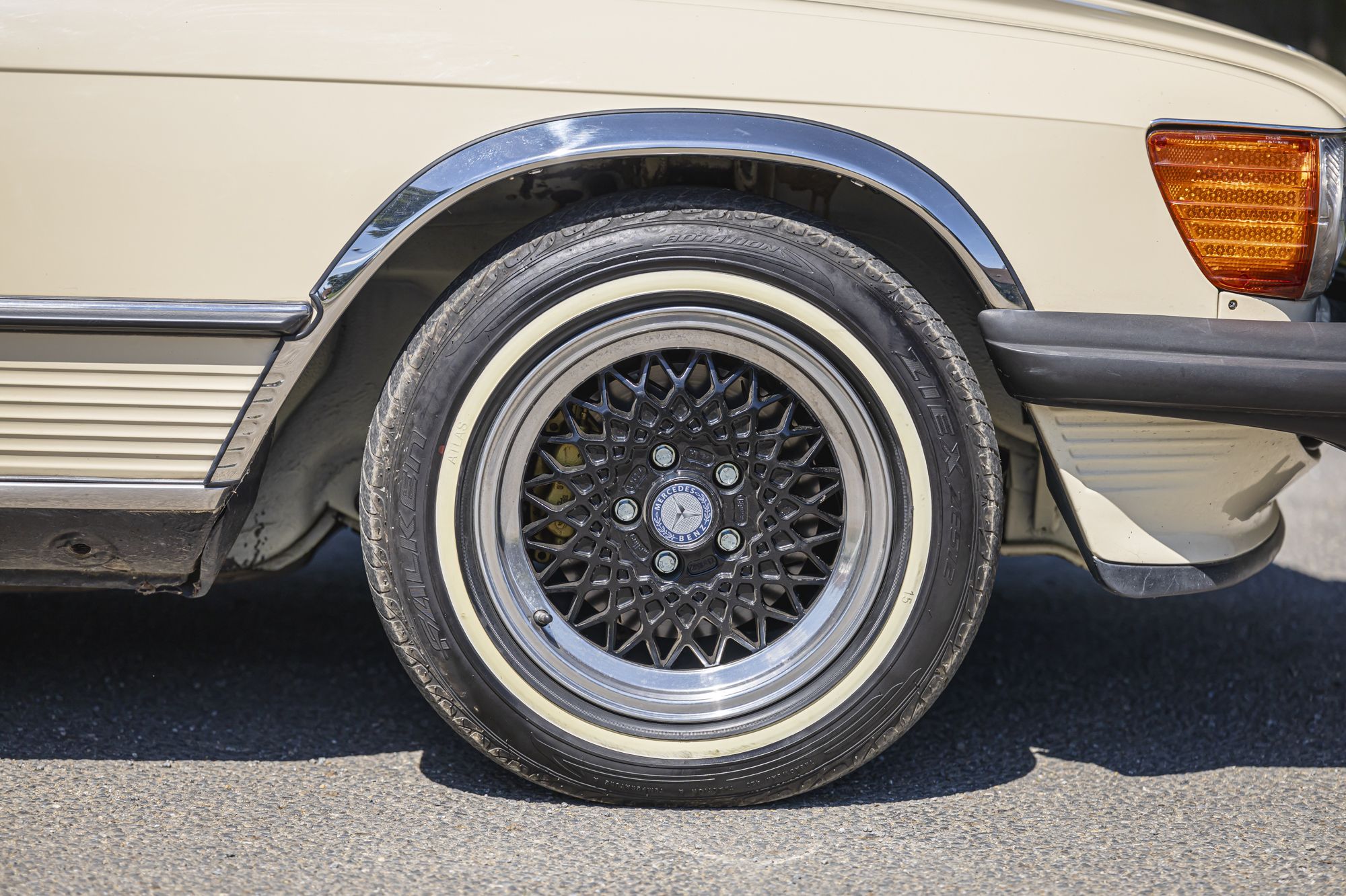 0-2500x0-storage-uploads-media-car-1187-mercedes-benz-560sl-w107-15-3bzp-.jpg