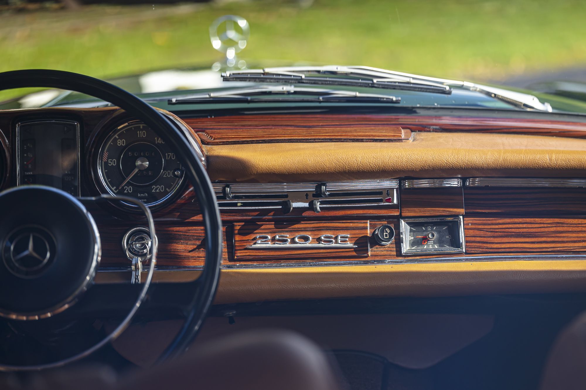 0-2500x0-storage-uploads-media-car-1426-mercedes-benz-250se-manual-green-31-f4el-.jpg
