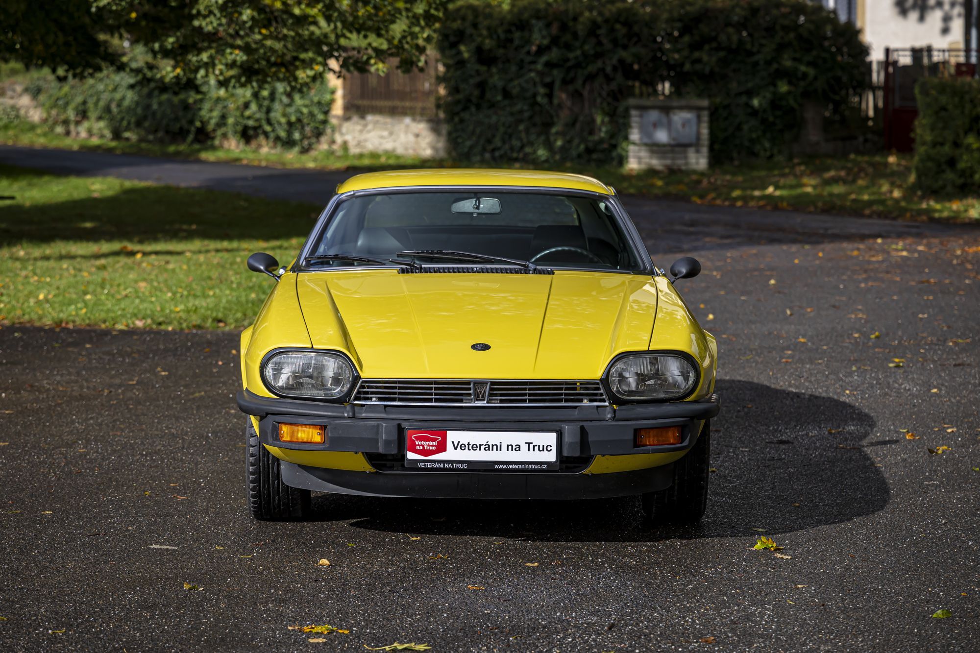 0-2500x0-storage-uploads-media-car-1427-jaguar-xj-s-yellow-manual-2-d2na-.jpg