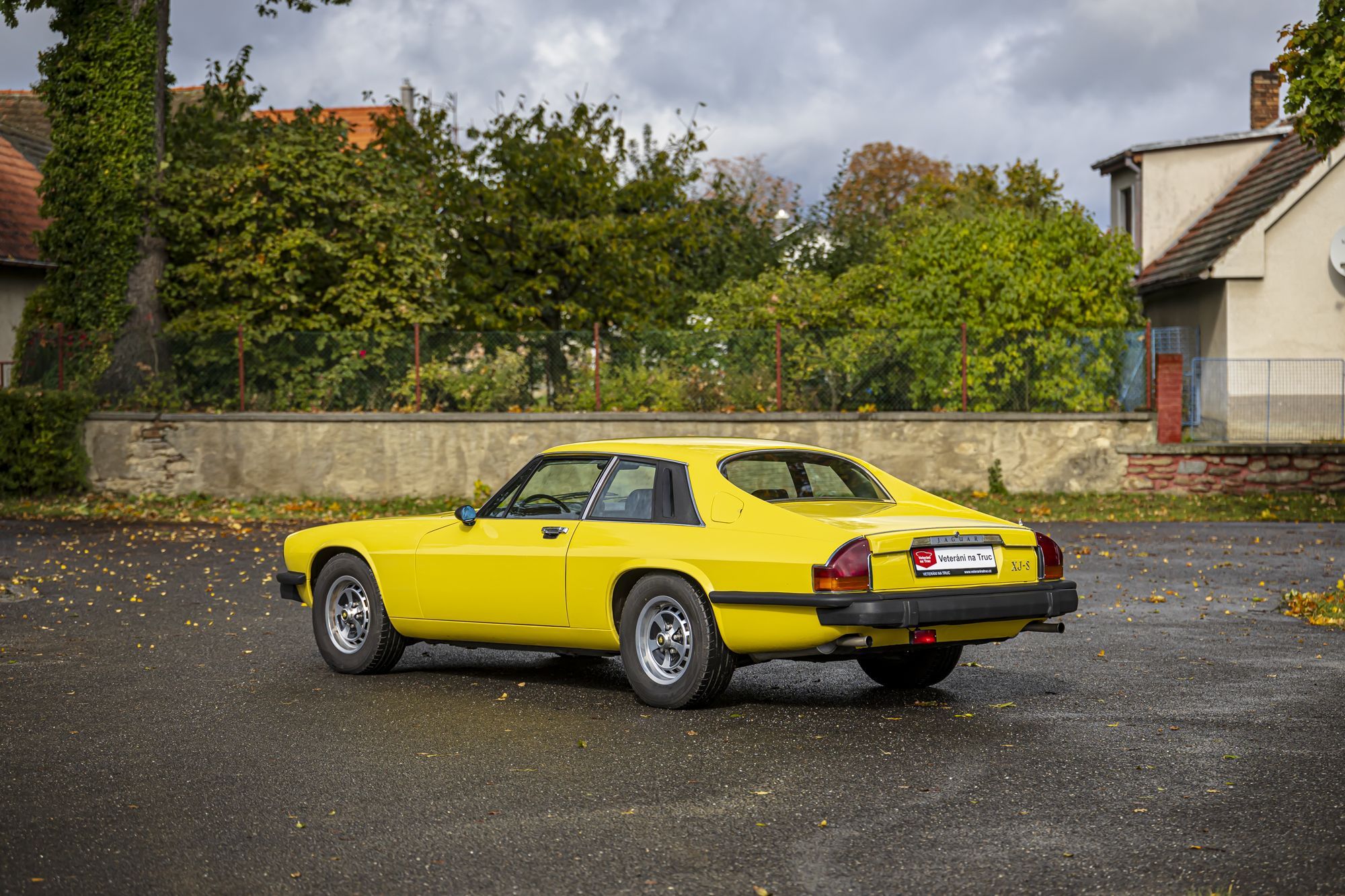 0-2500x0-storage-uploads-media-car-1427-jaguar-xj-s-yellow-manual-30-oydr-.jpg