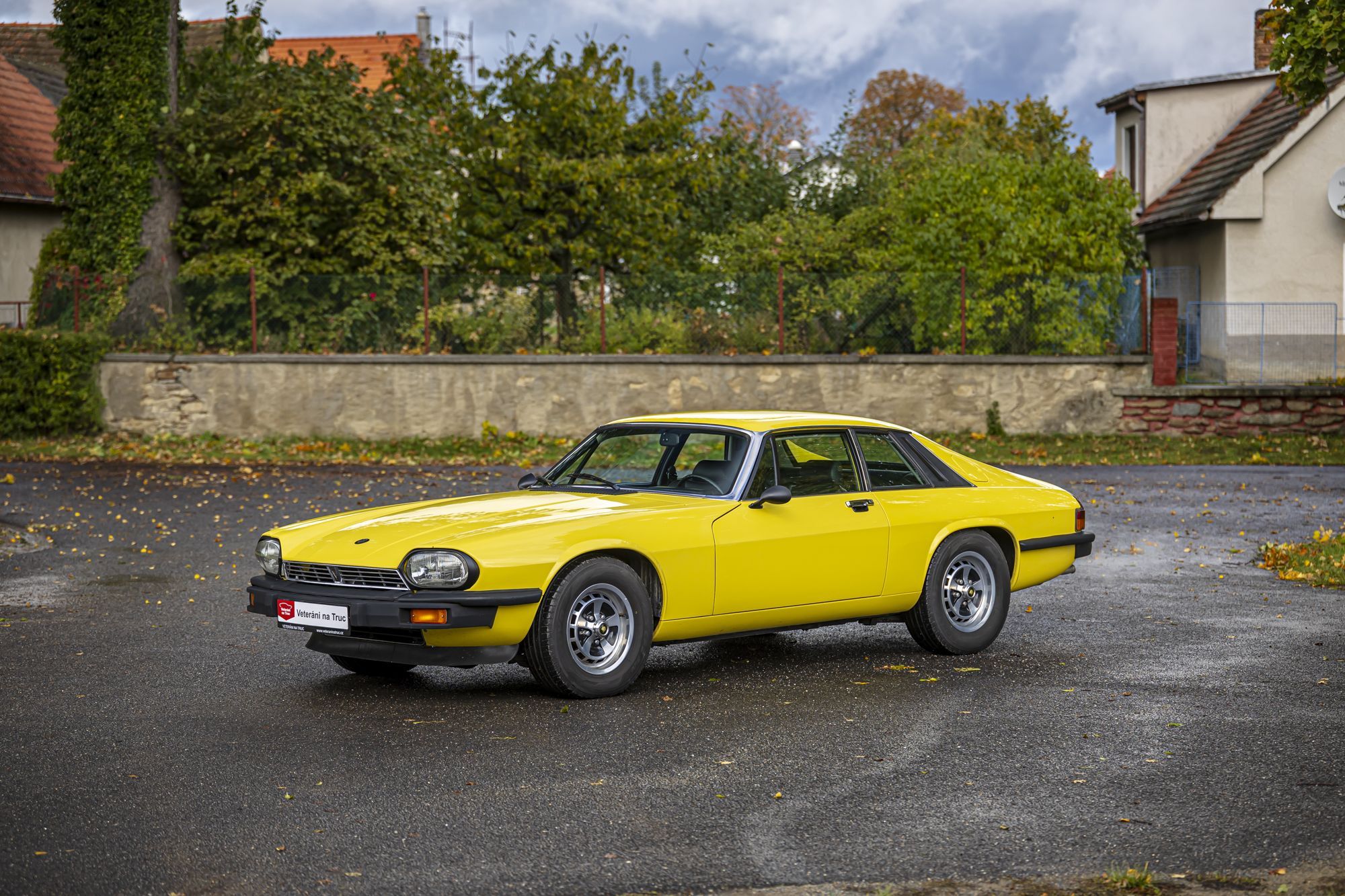0-2500x0-storage-uploads-media-car-1427-jaguar-xj-s-yellow-manual-37-hgzy-.jpg