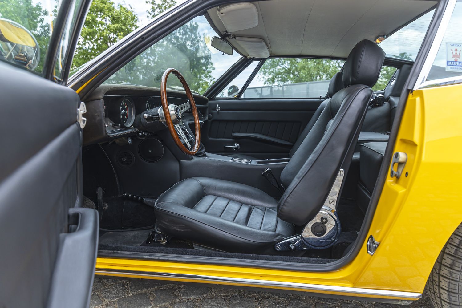 0-2500x0-storage-uploads-media-car-1514-low-maserati-ghibli-yellow-115-eawc-.jpg