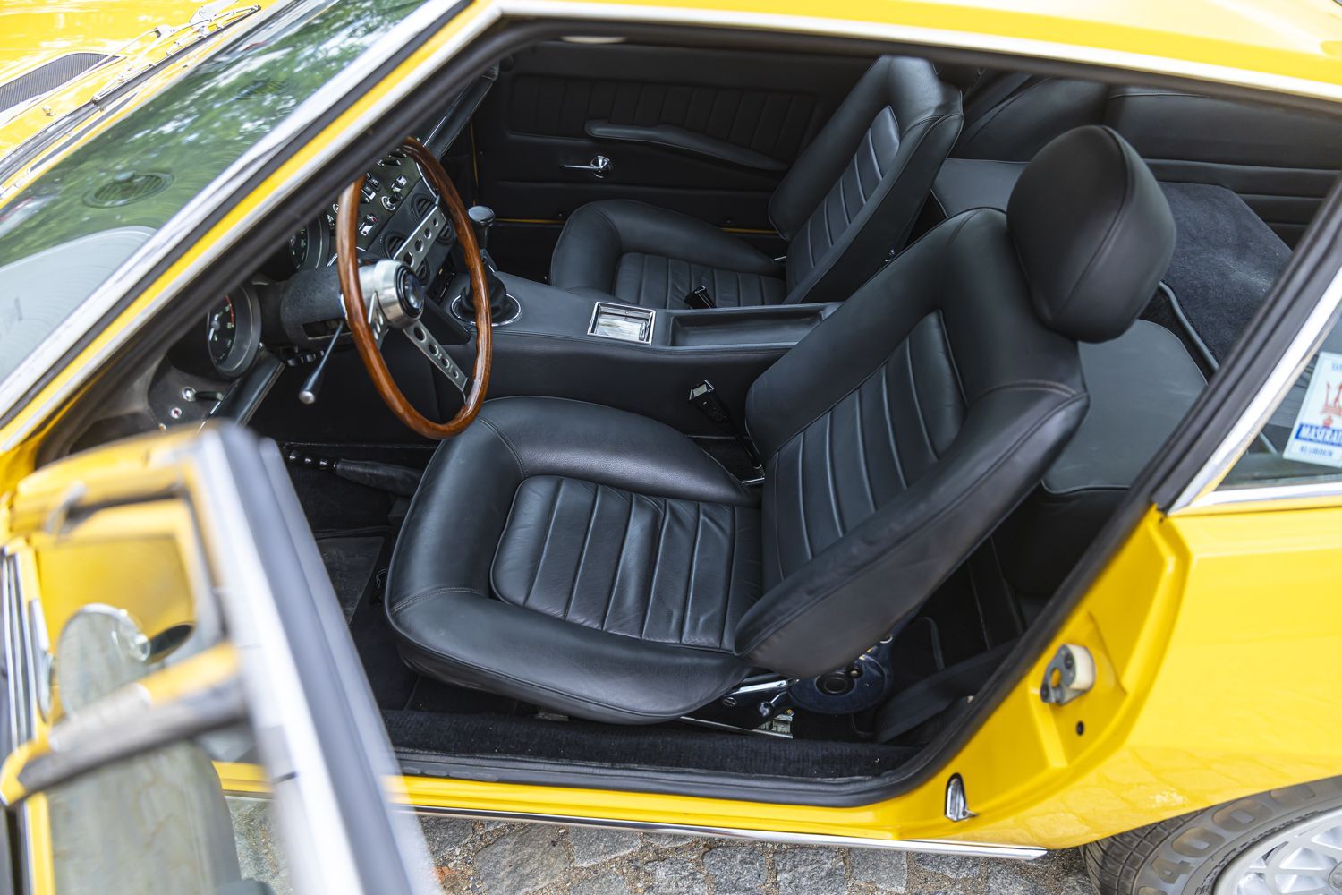 0-2500x0-storage-uploads-media-car-1514-low-maserati-ghibli-yellow-84-xjre-.jpg