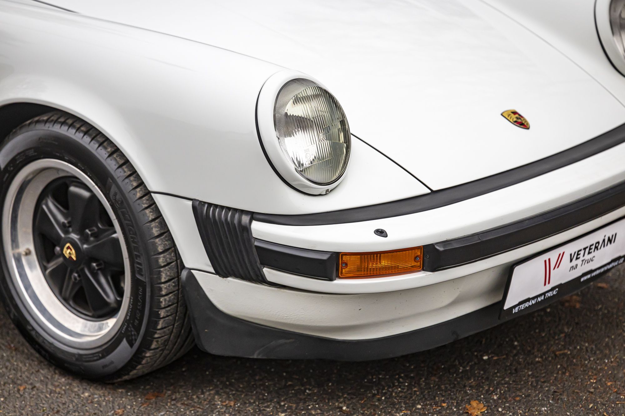 0-2500x0-storage-uploads-media-car-1515-porsche-911-3-0-sc-white-43-dumu-.jpg