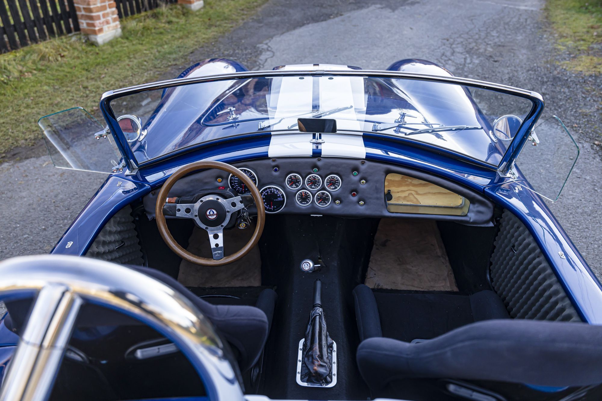 0-2500x0-storage-uploads-media-car-1600-ac-cobra-pilgrim-32-lcvy-.jpg