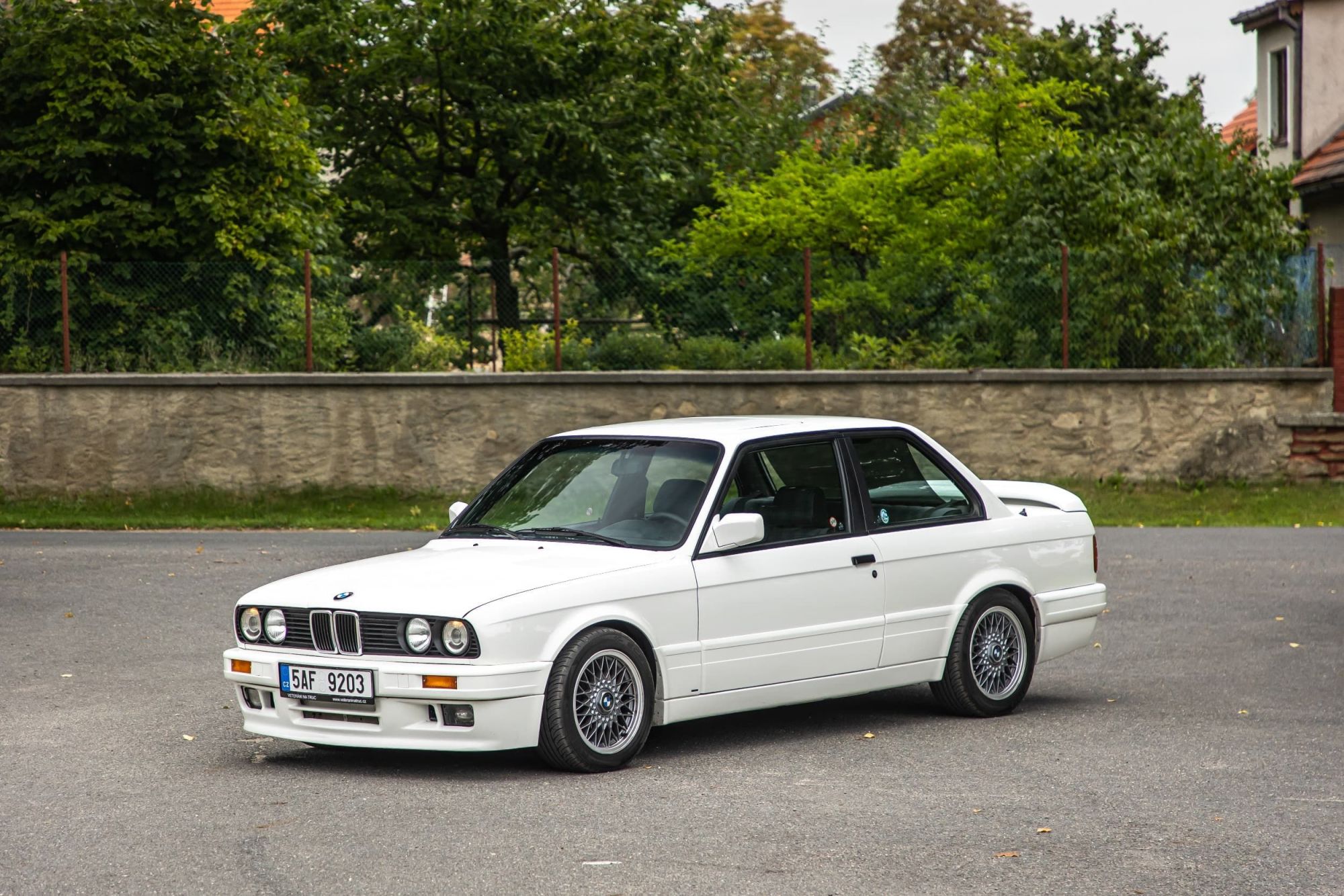 0-bmw-318is-white-75-.jpg