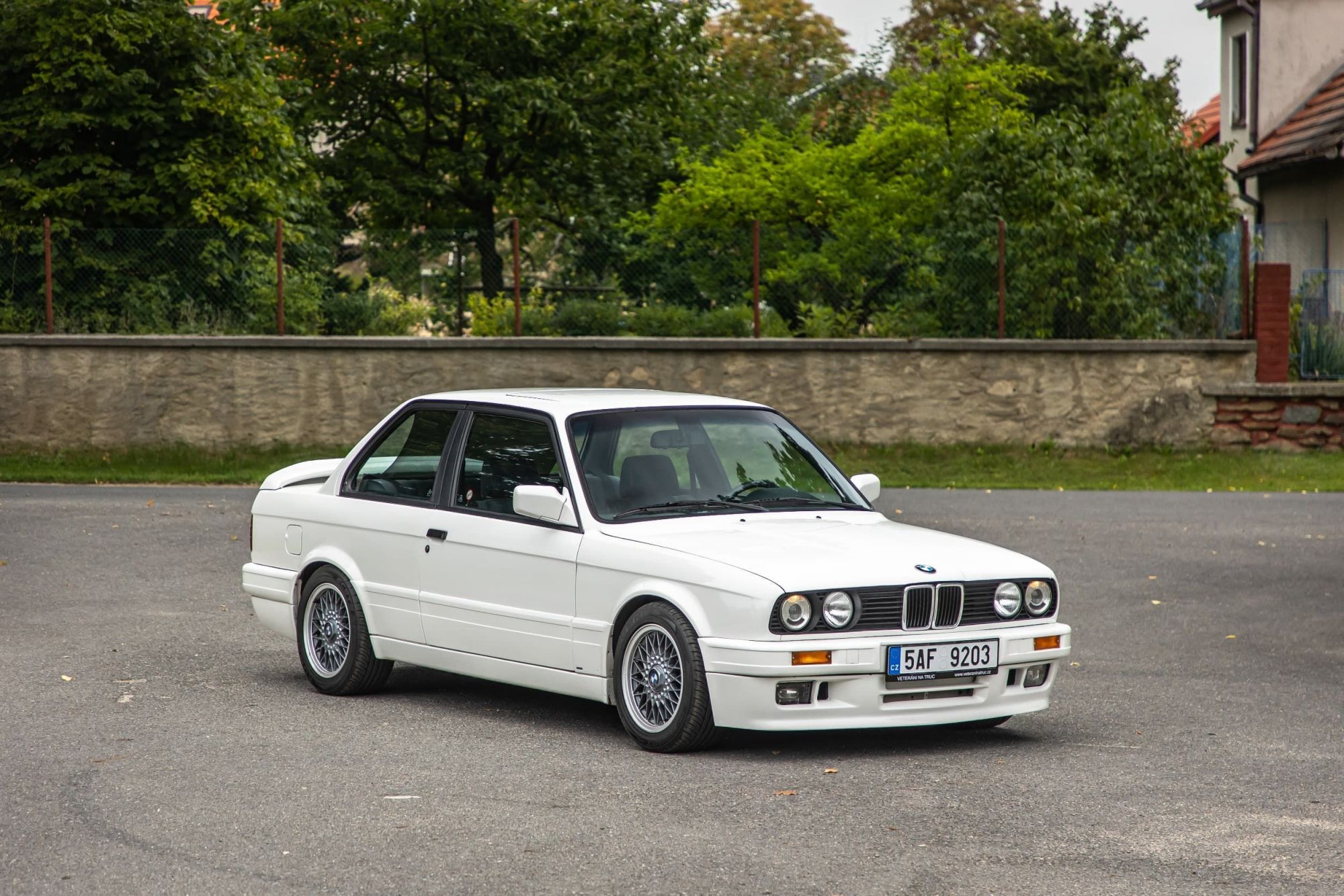 0-bmw-318is-white-76-.jpg