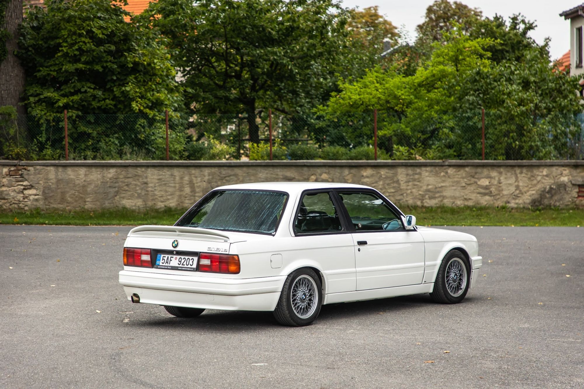 0-bmw-318is-white-77-.jpg
