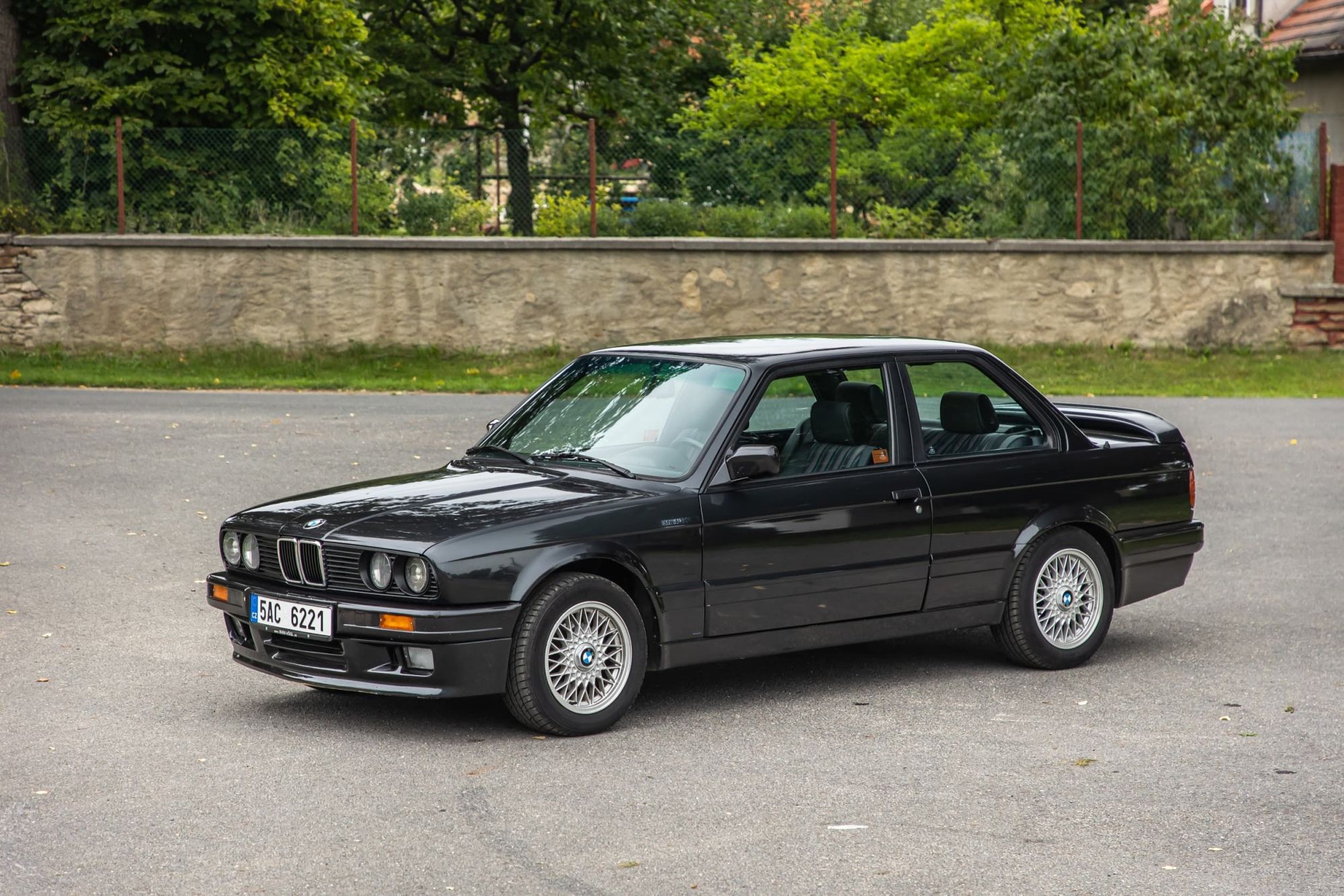 0-bmw-e30-318is-black-49-.jpg