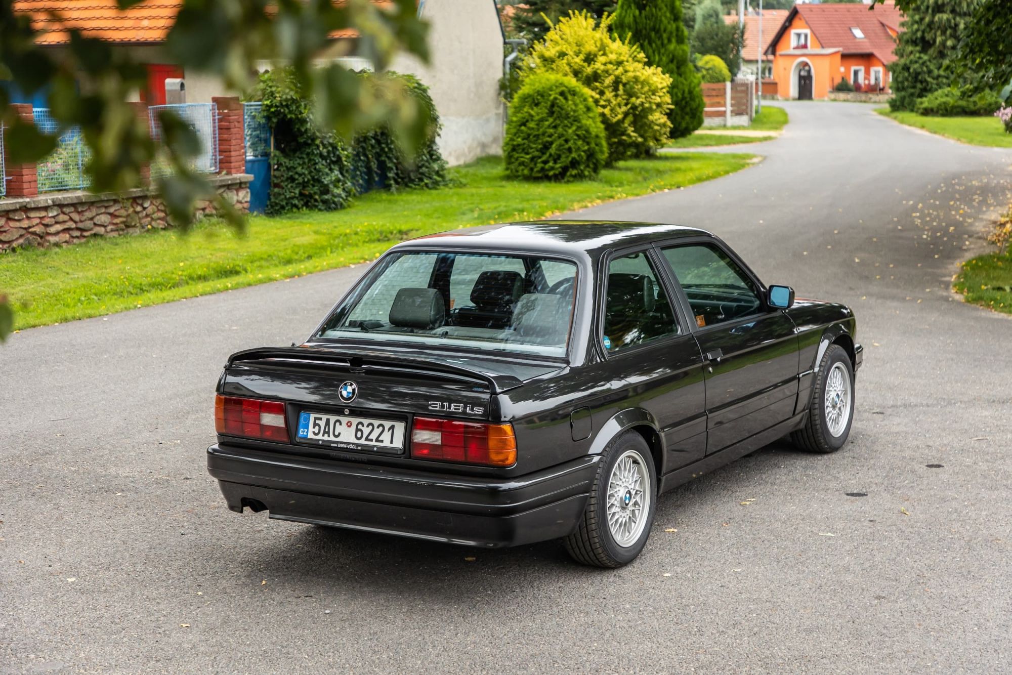 0-bmw-e30-318is-black-52-.jpg