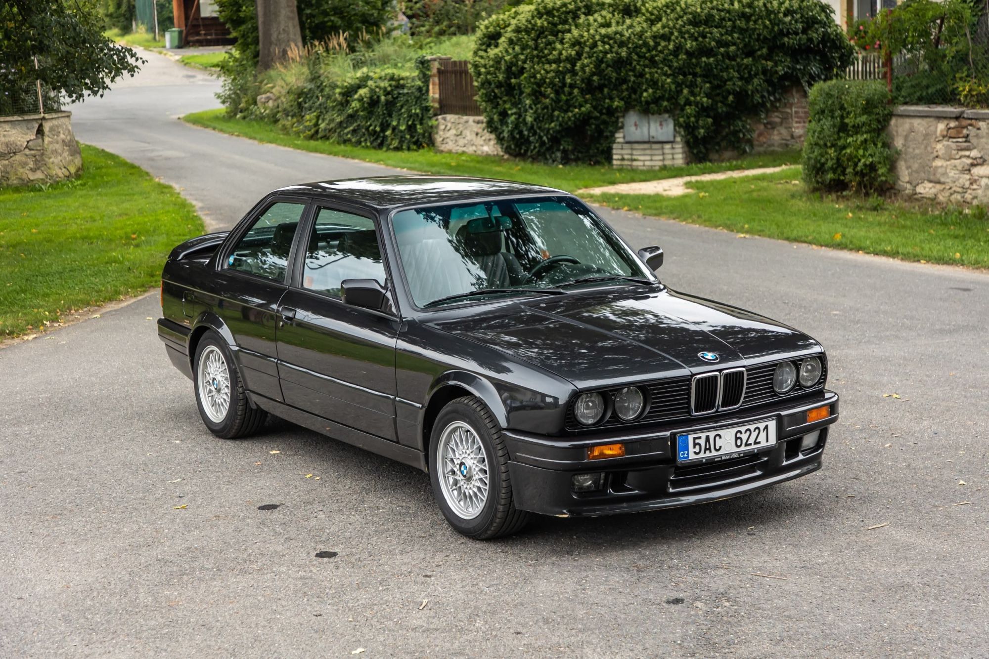 0-bmw-e30-318is-black-54-.jpg