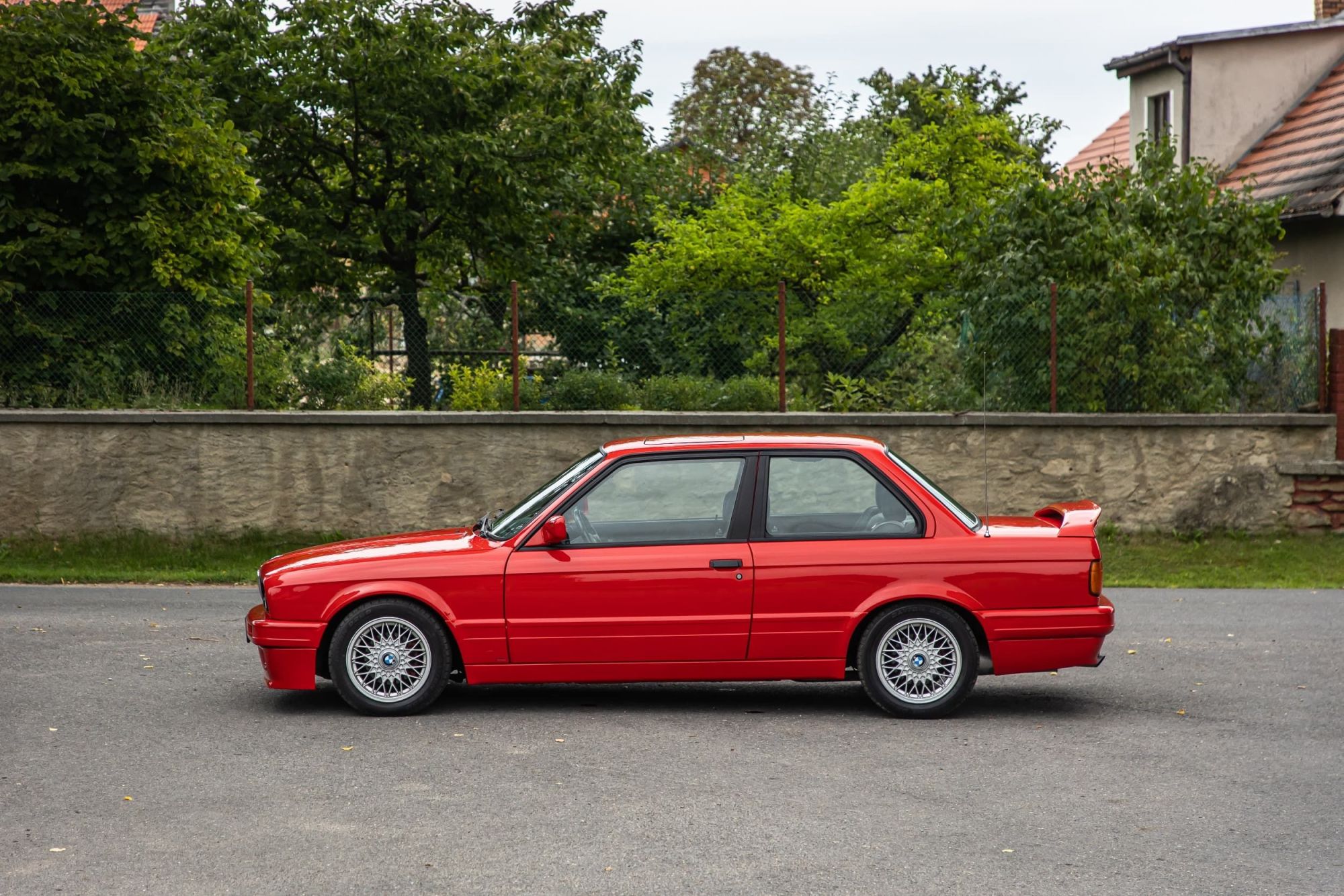 0-bmw-e30-318is-red-50-.jpg