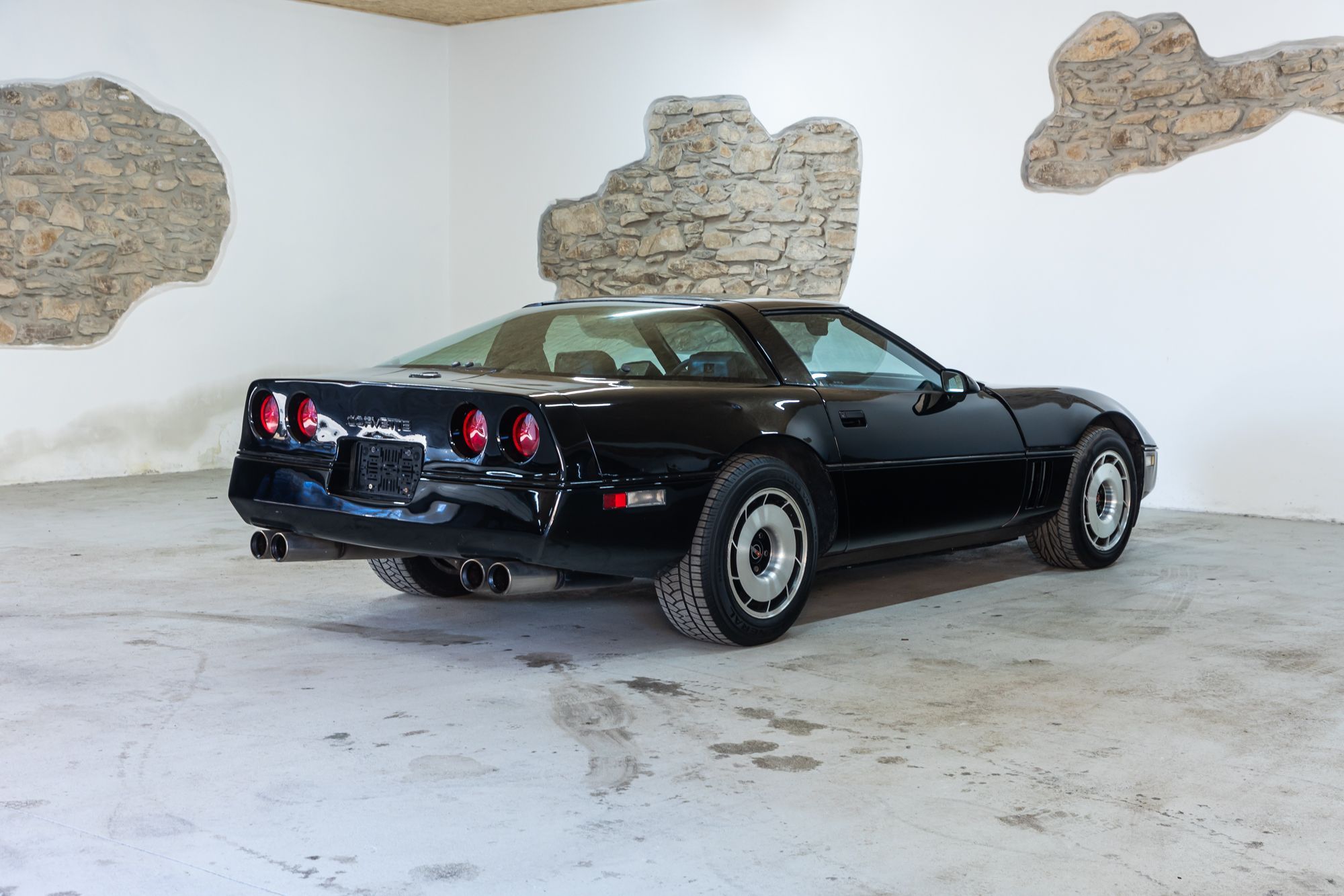 0-corvette-black-16-.jpg