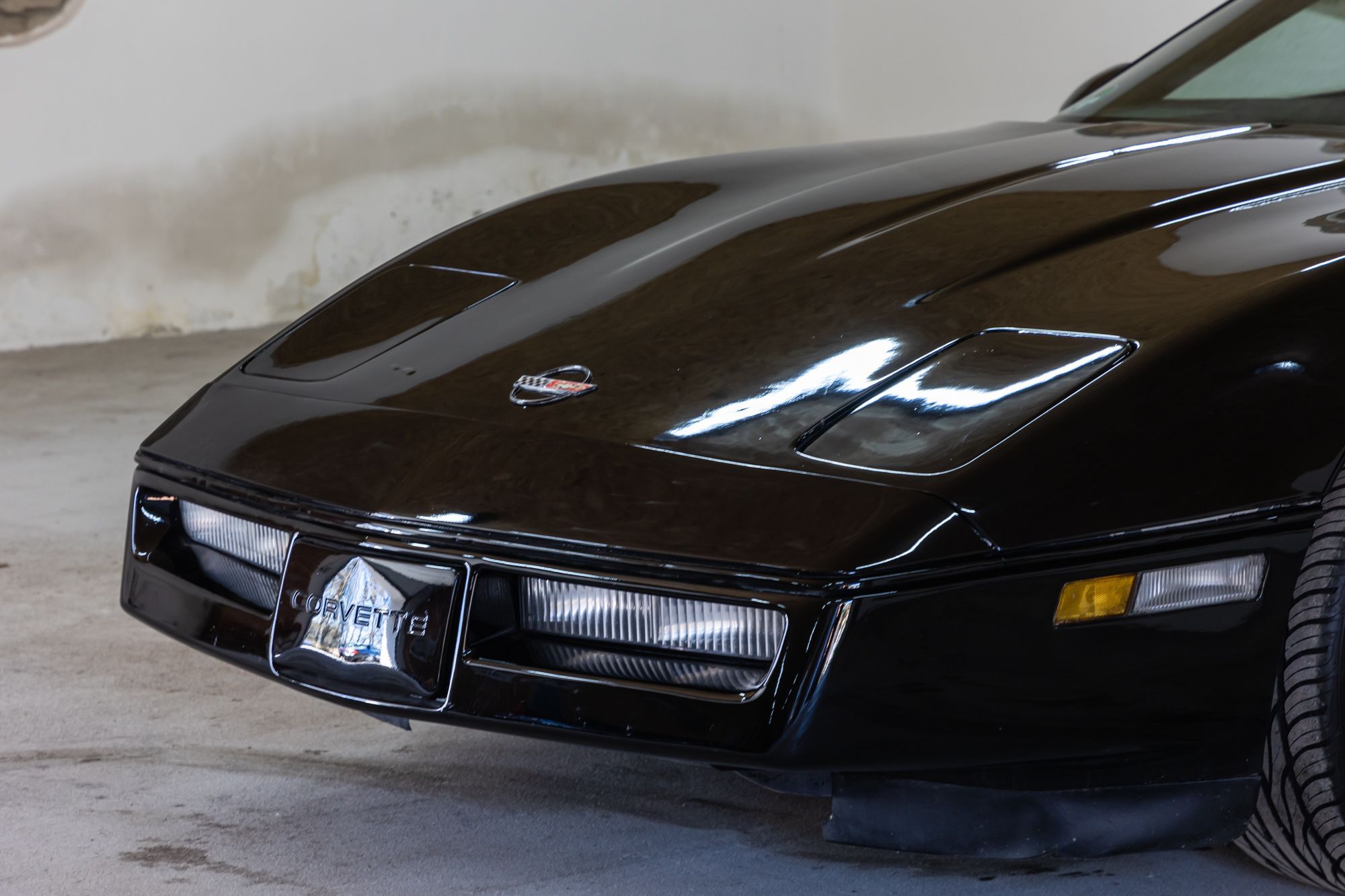 0-corvette-black-8-.jpg