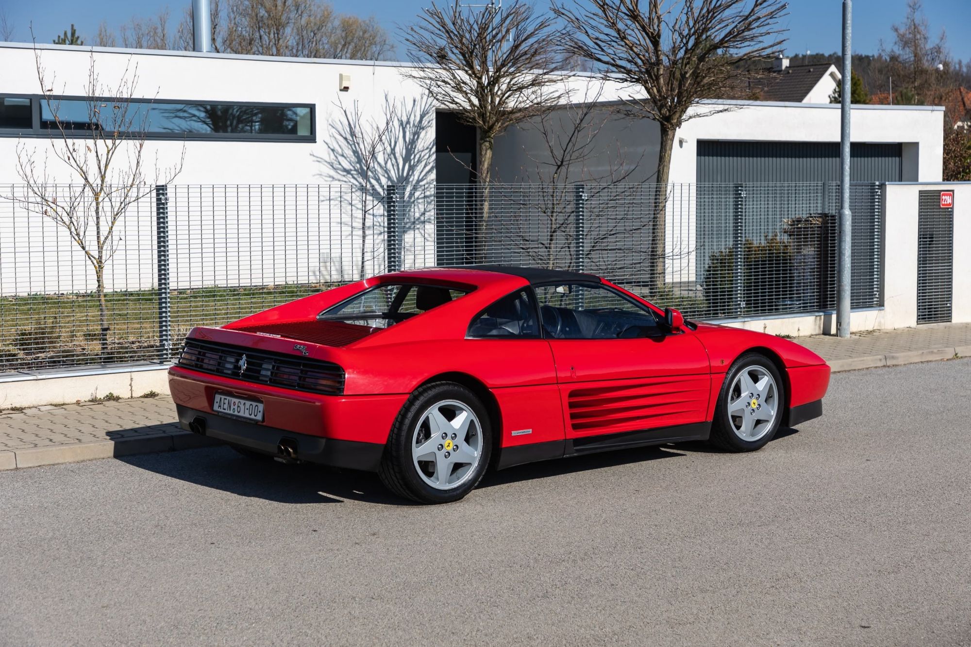0-ferrari-348tb-3-.jpg