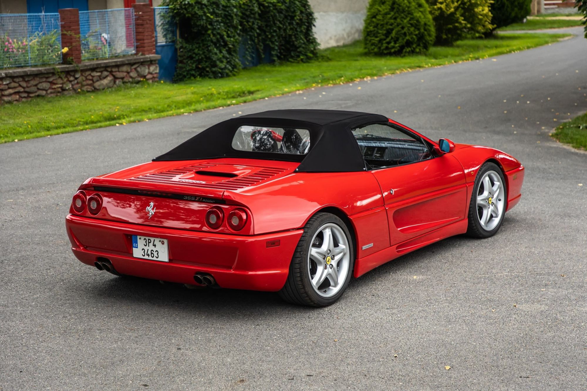 0-ferrari-355f1-64-.jpg