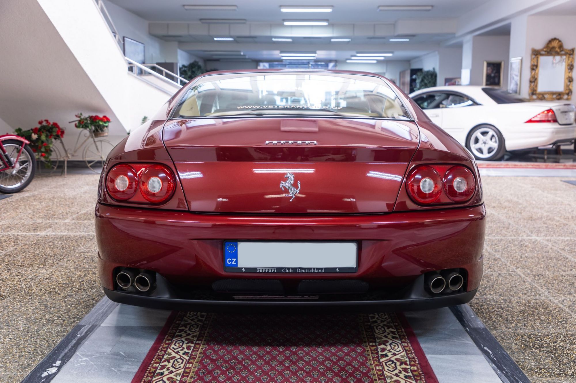 0-ferrari-365-421.jpg