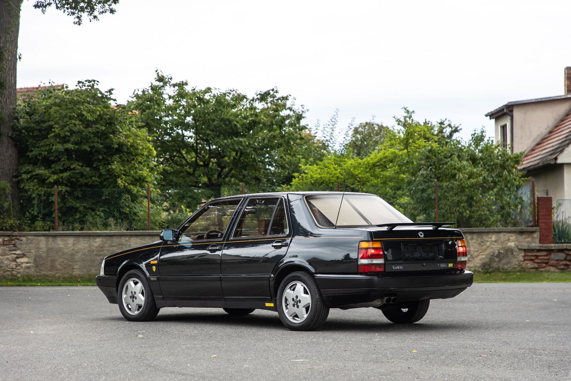 0-lancia-thema-8-32-71-.jpg