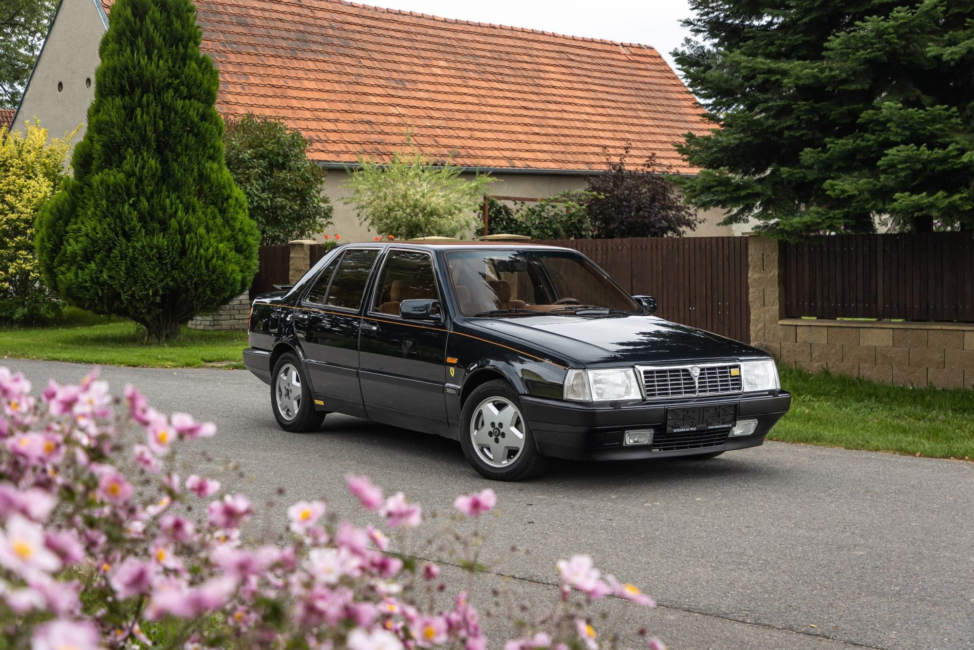 0-lancia-thema-8-32-86-.jpg