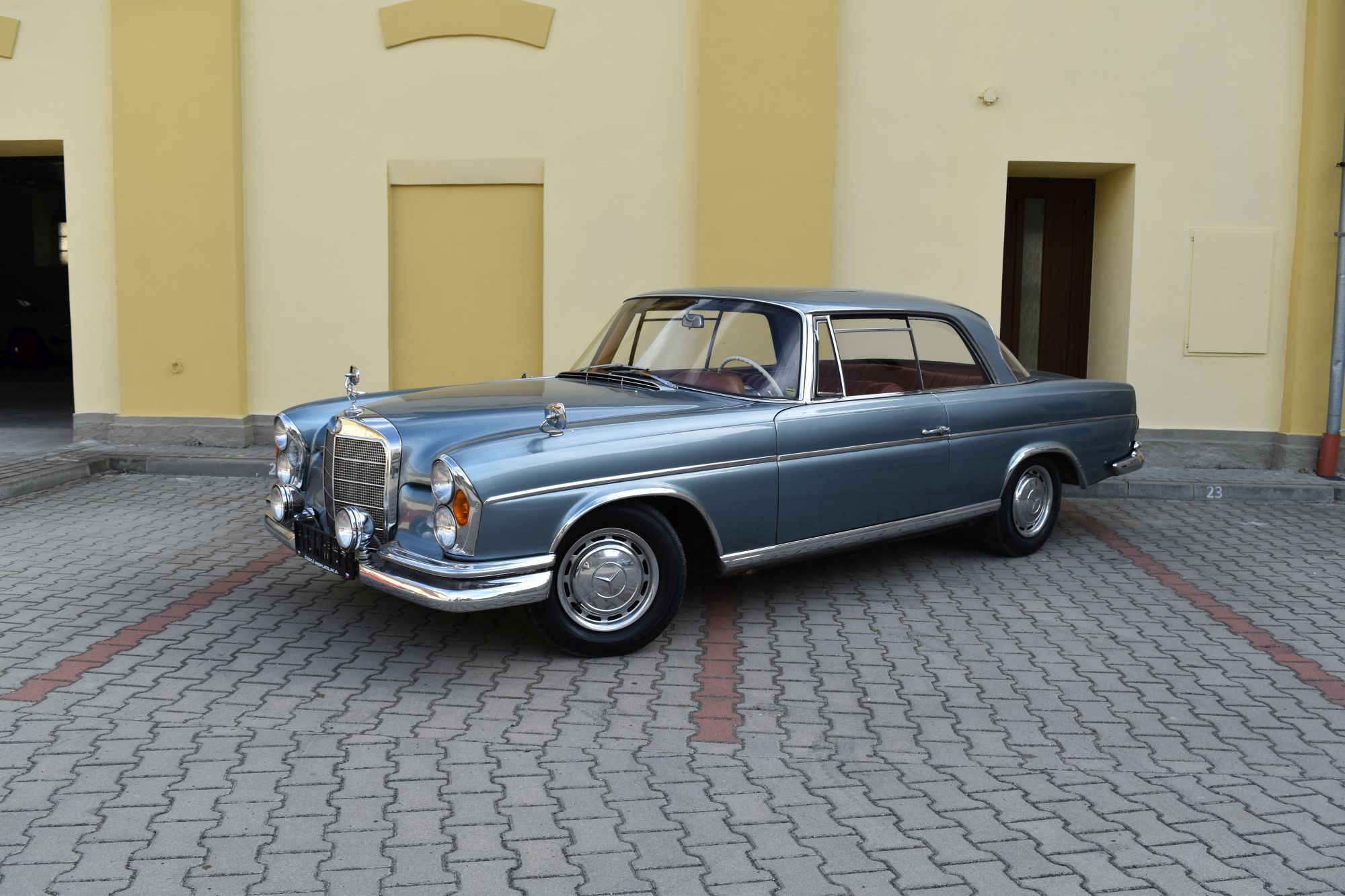 1963 Mercedes-Benz 220 SEb Coupe