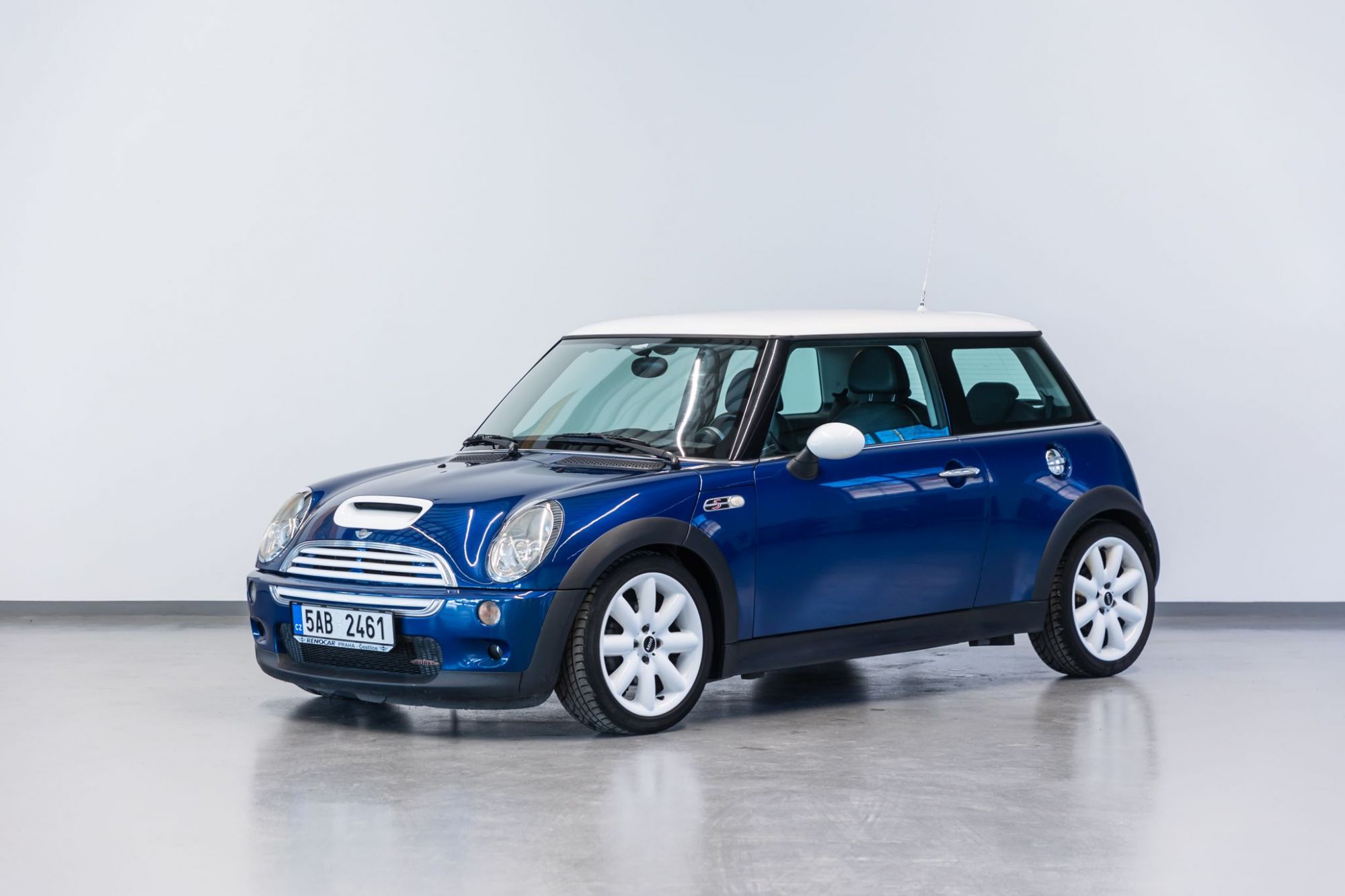 0-mini-cooper-s-jcw-37-.jpg