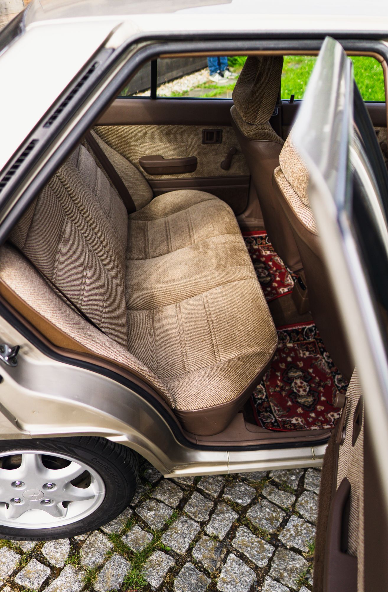 0E4F8661-06C1-4F36-9AE1-4B2091BD2968