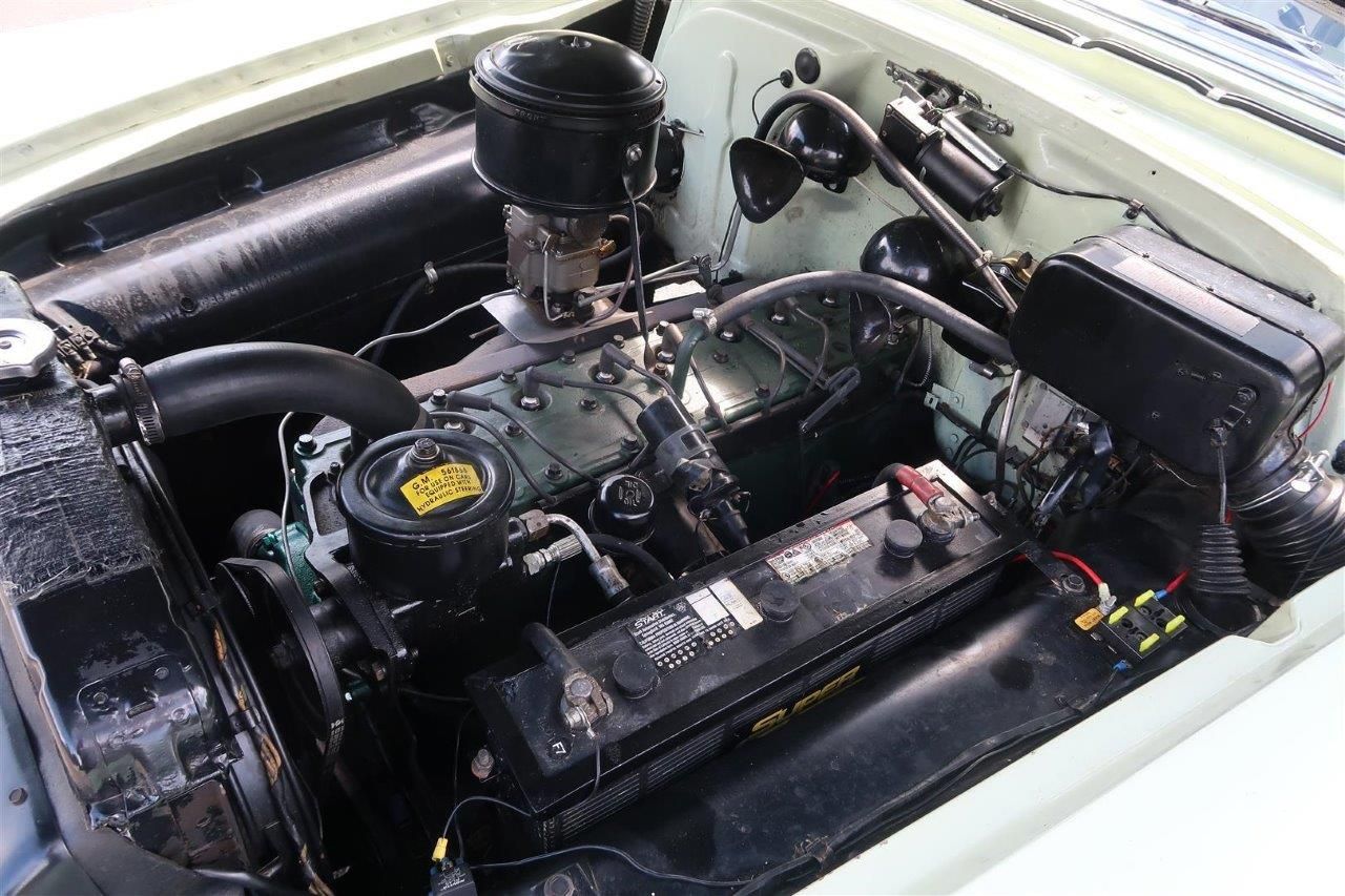 1953 Pontiac Chieftain (36)