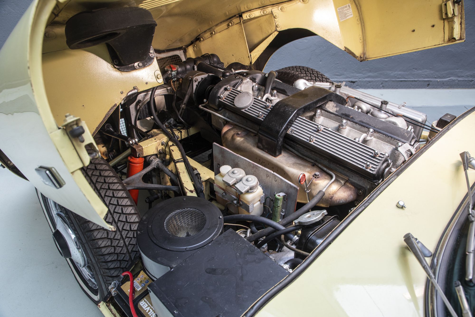 Jaguar E-type MKII 4.2_6