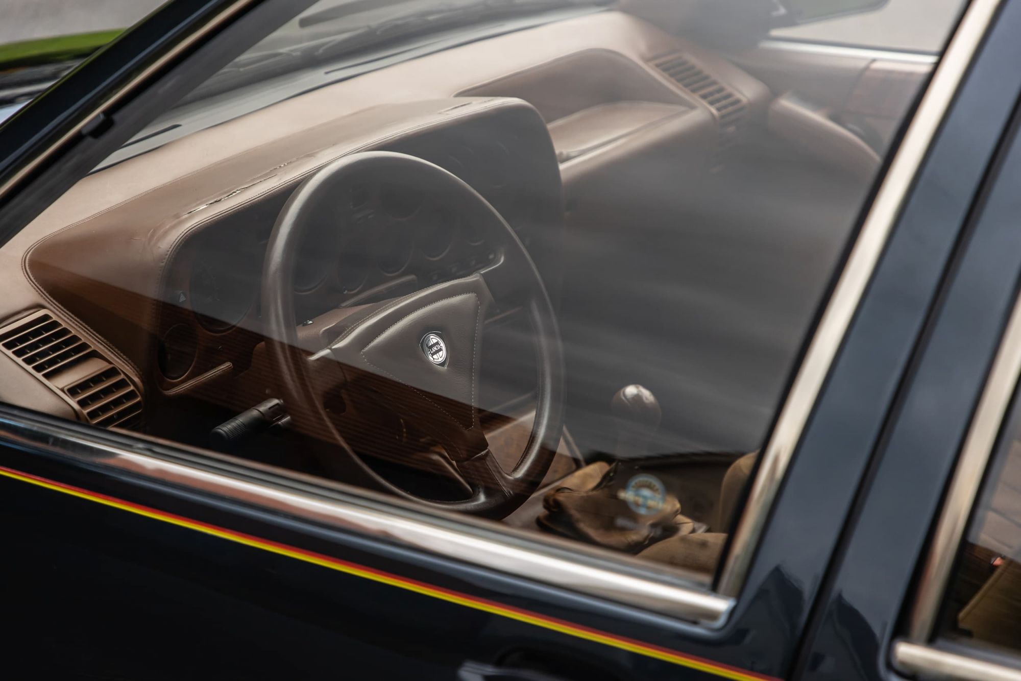 Lancia Thema 8.32_22