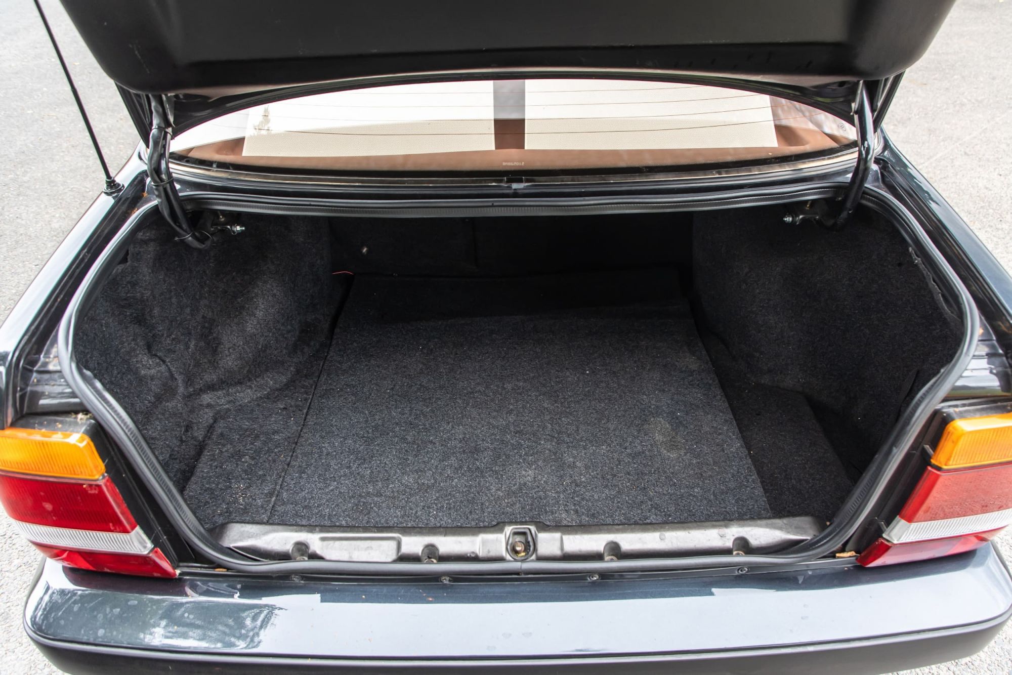 Lancia Thema 8.32_32