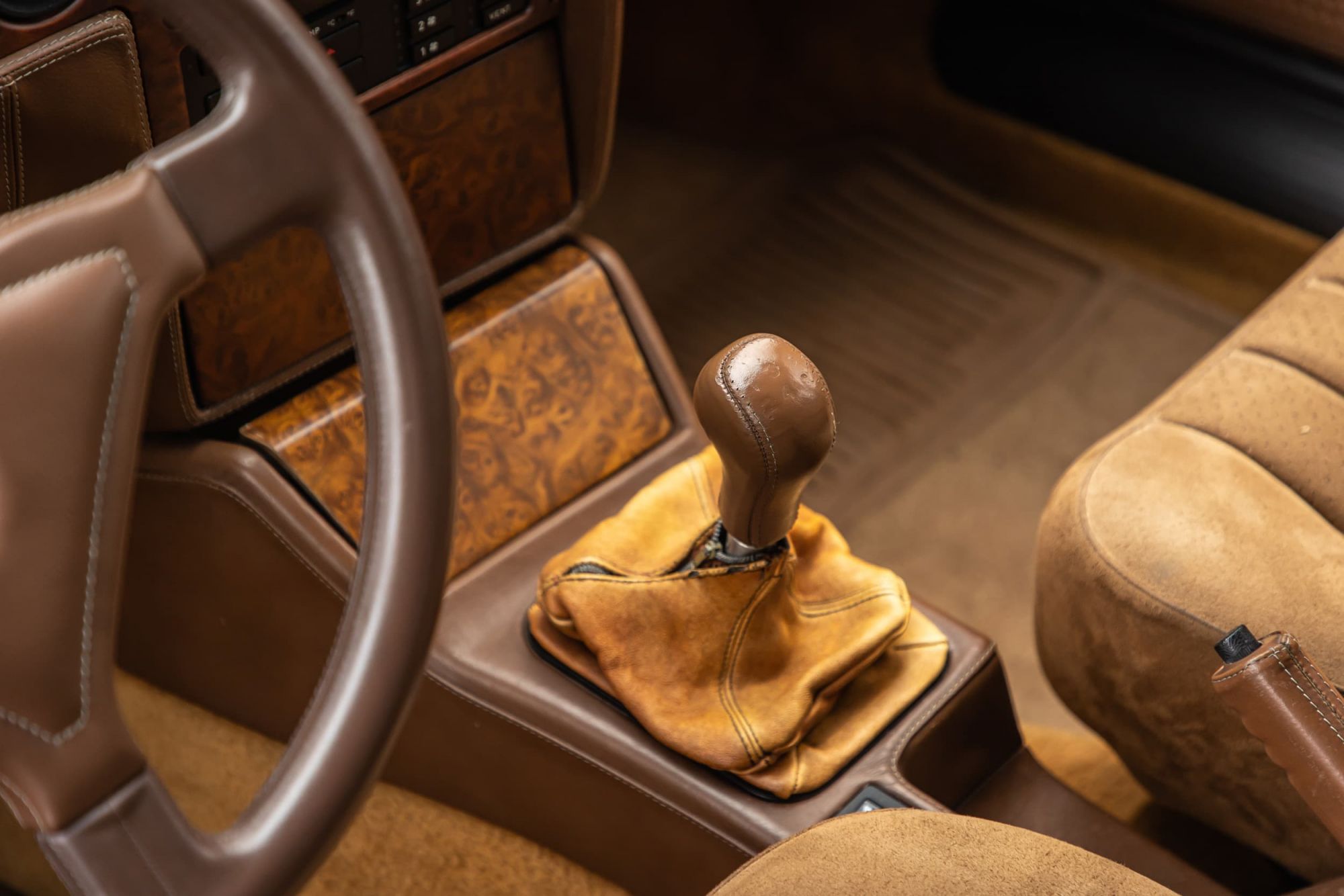 Lancia Thema 8.32_37