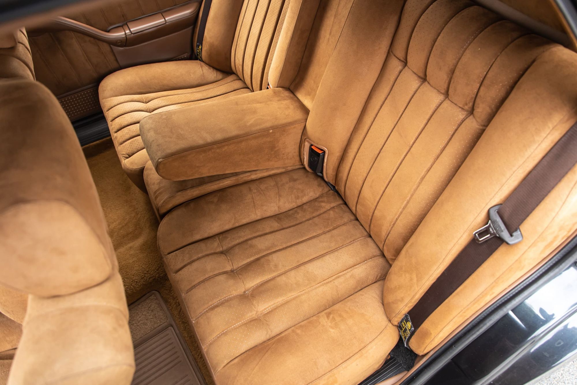 Lancia Thema 8.32_44