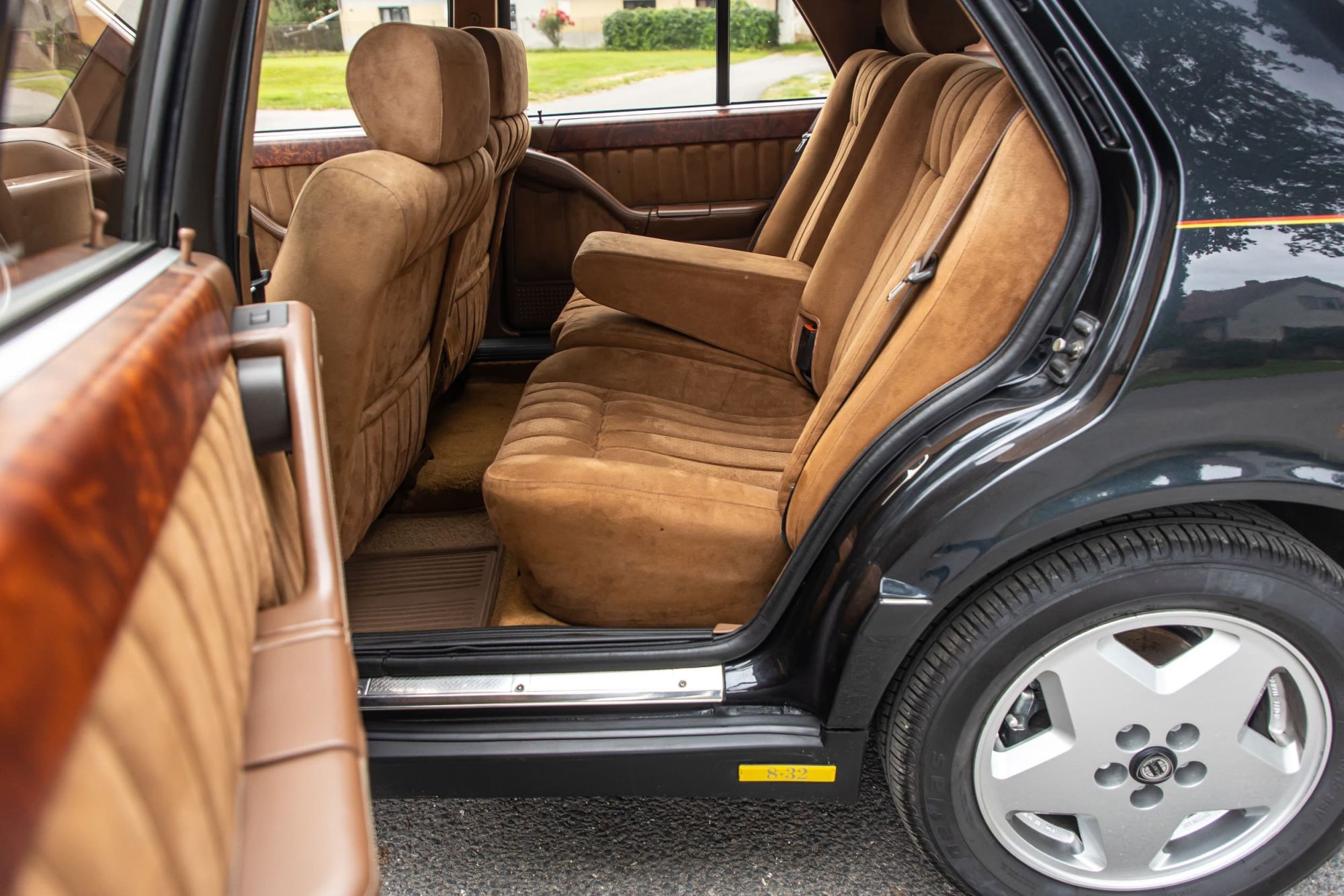 Lancia Thema 8.32_45