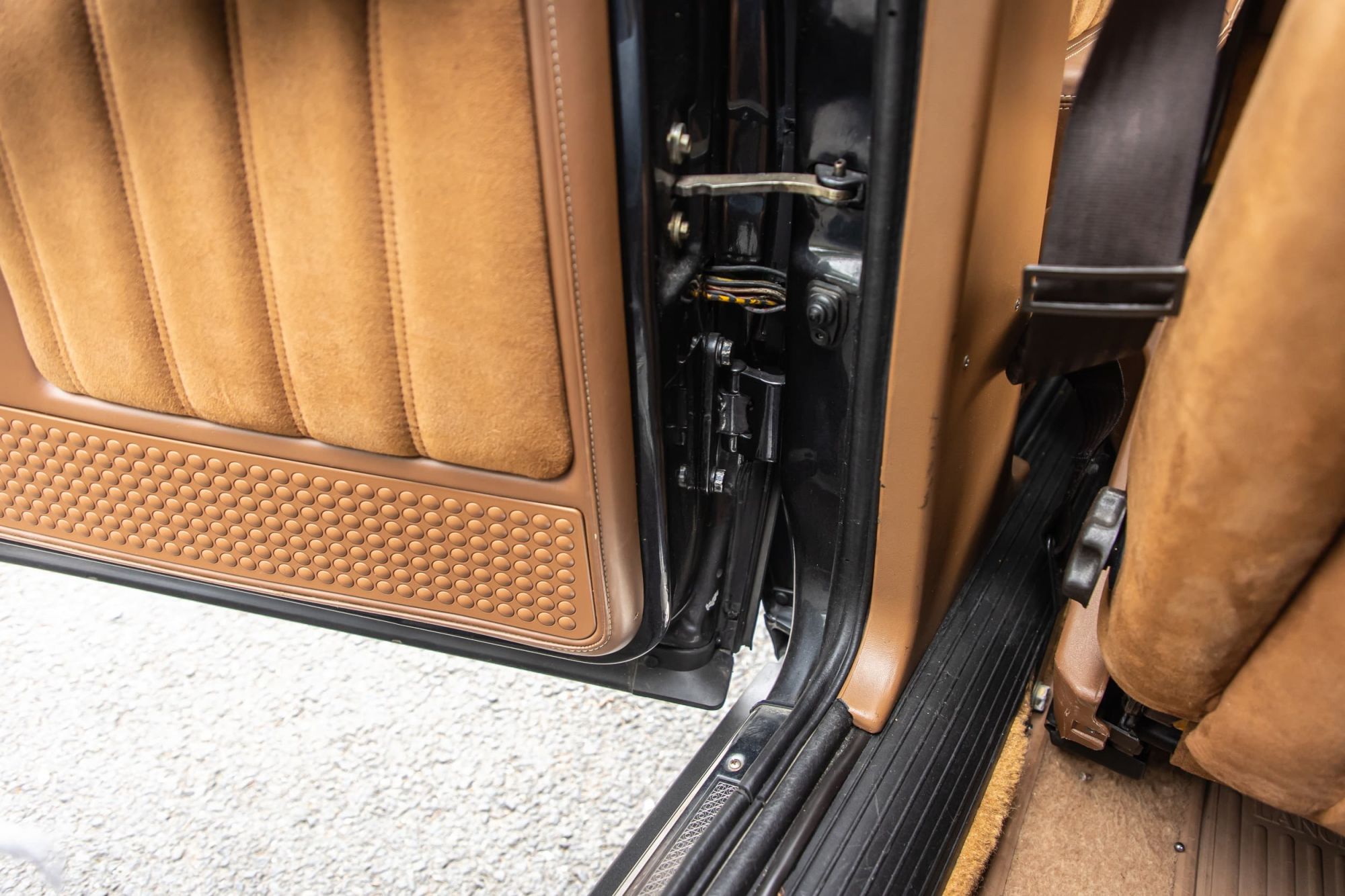 Lancia Thema 8.32_48