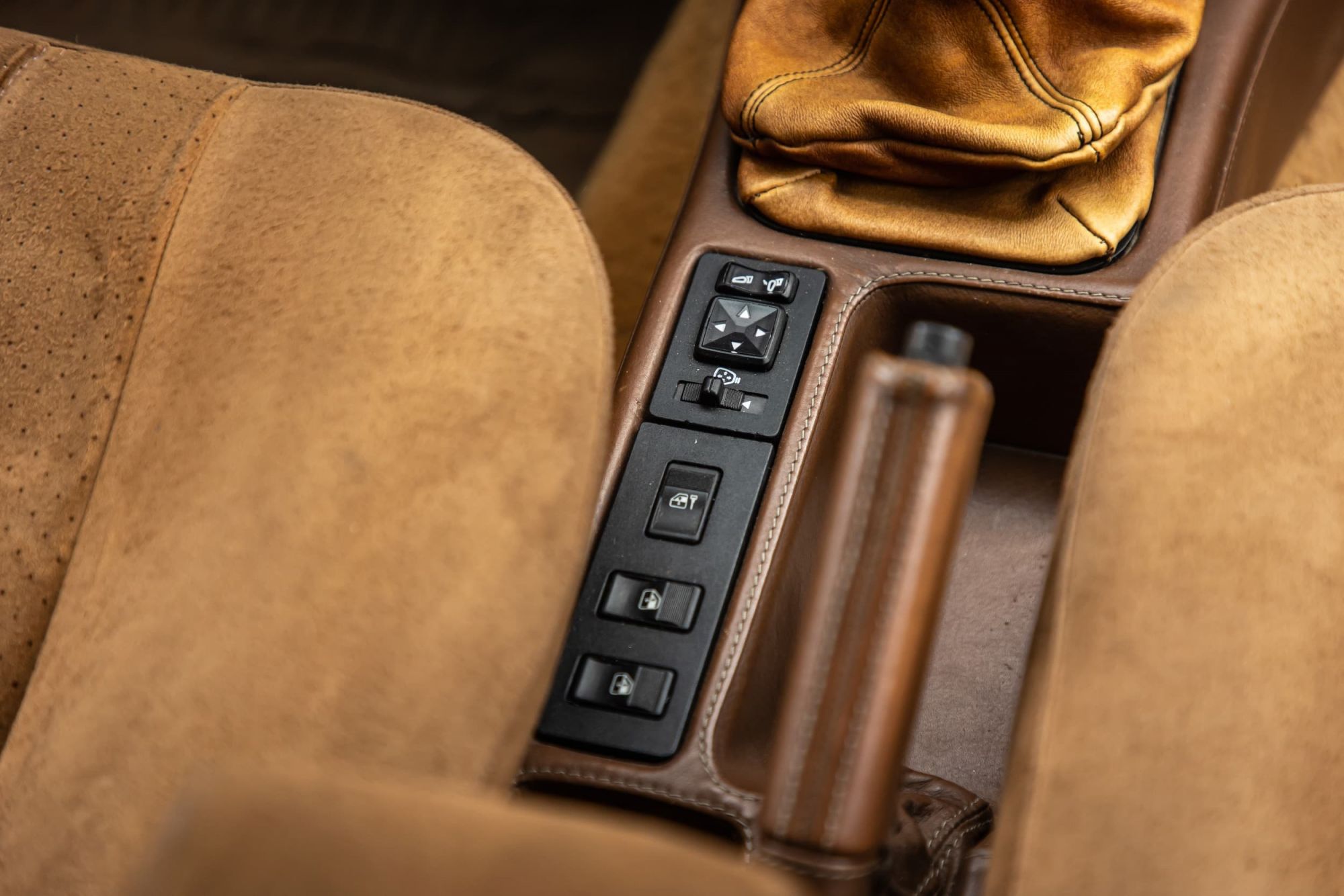 Lancia Thema 8.32_54