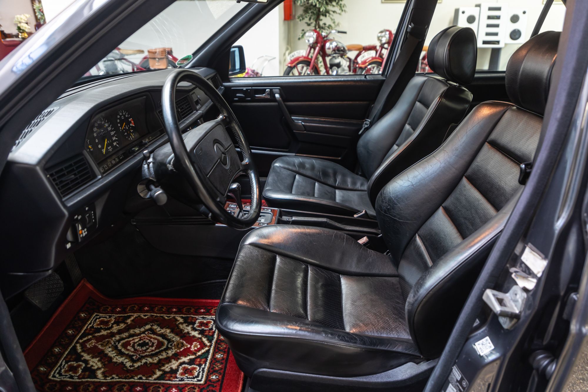 Mercedes Benz 190E 2.5 16V_41.JPG