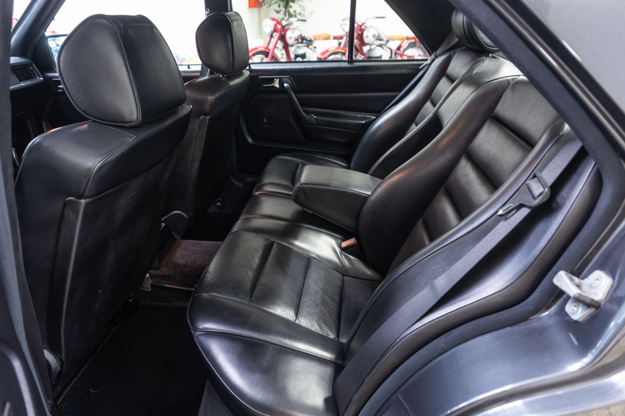 Mercedes Benz 190E 2.5 16V_44.JPG