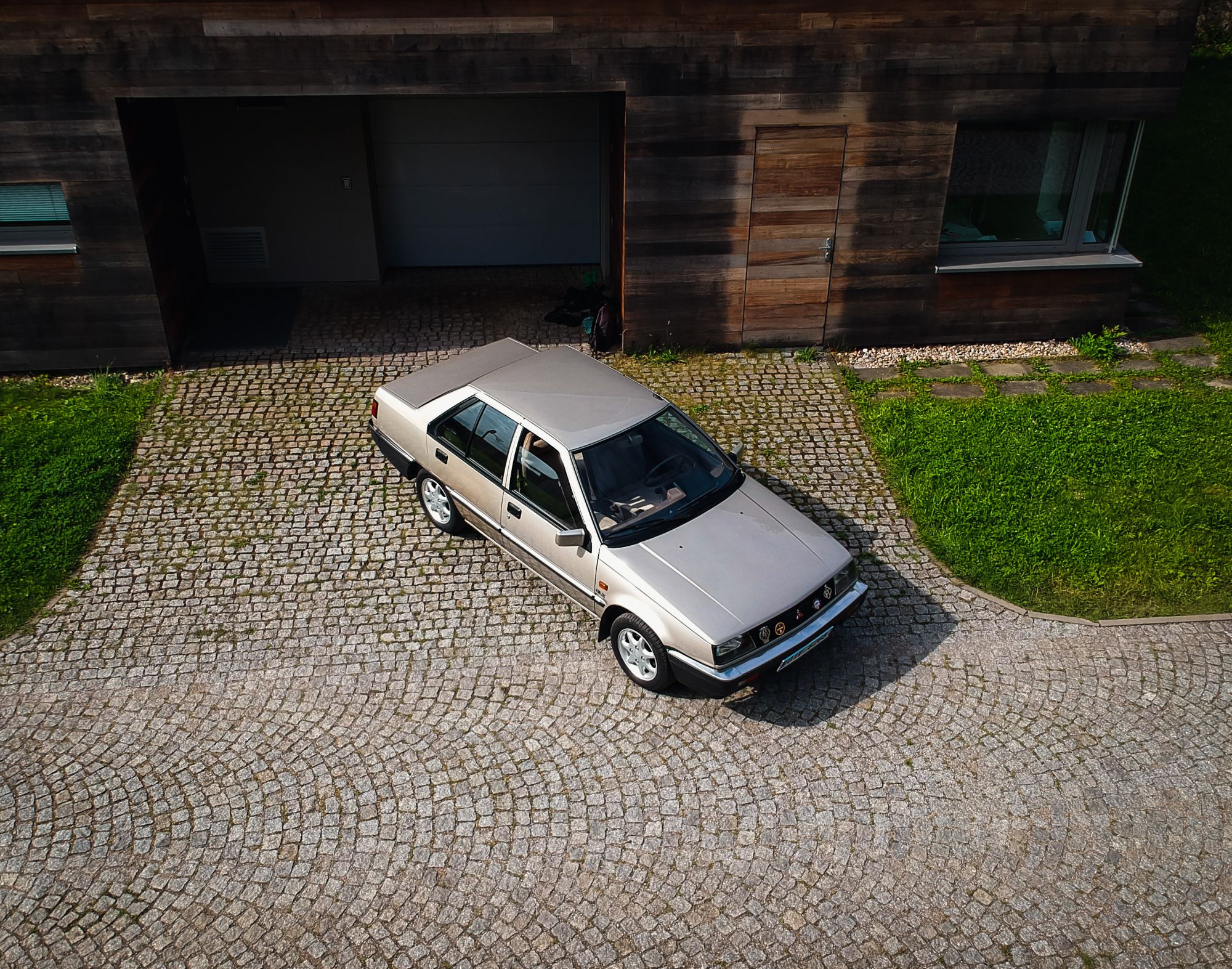 80D93F32-0C4B-44F0-B71C-E563E9E0F191