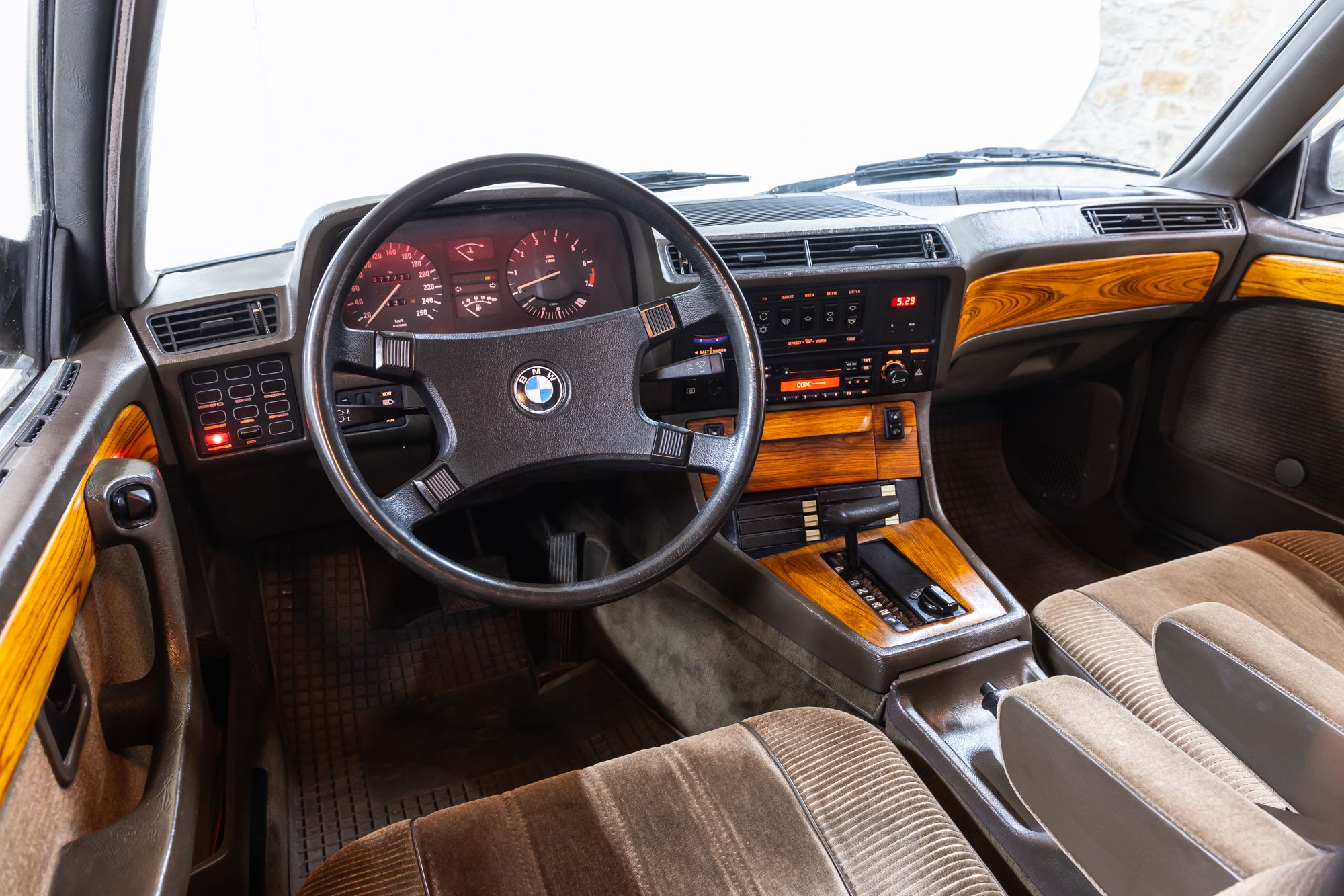 BMW 735i_39.JPG