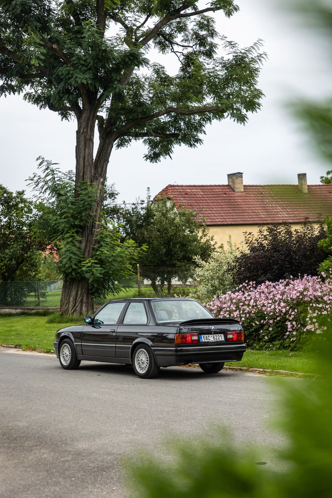 BMW e30 318is BLACK_1