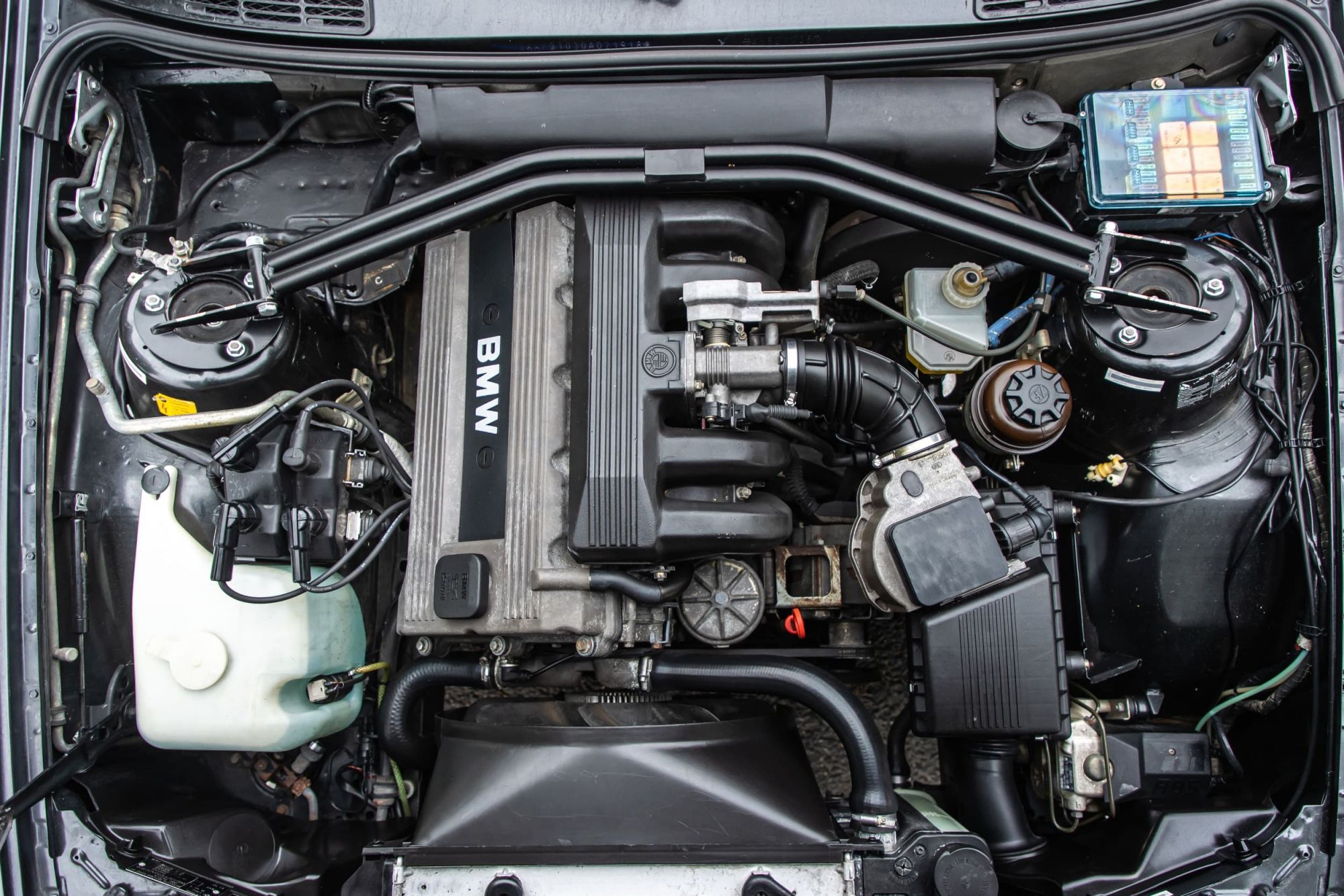 BMW e30 318is BLACK_11