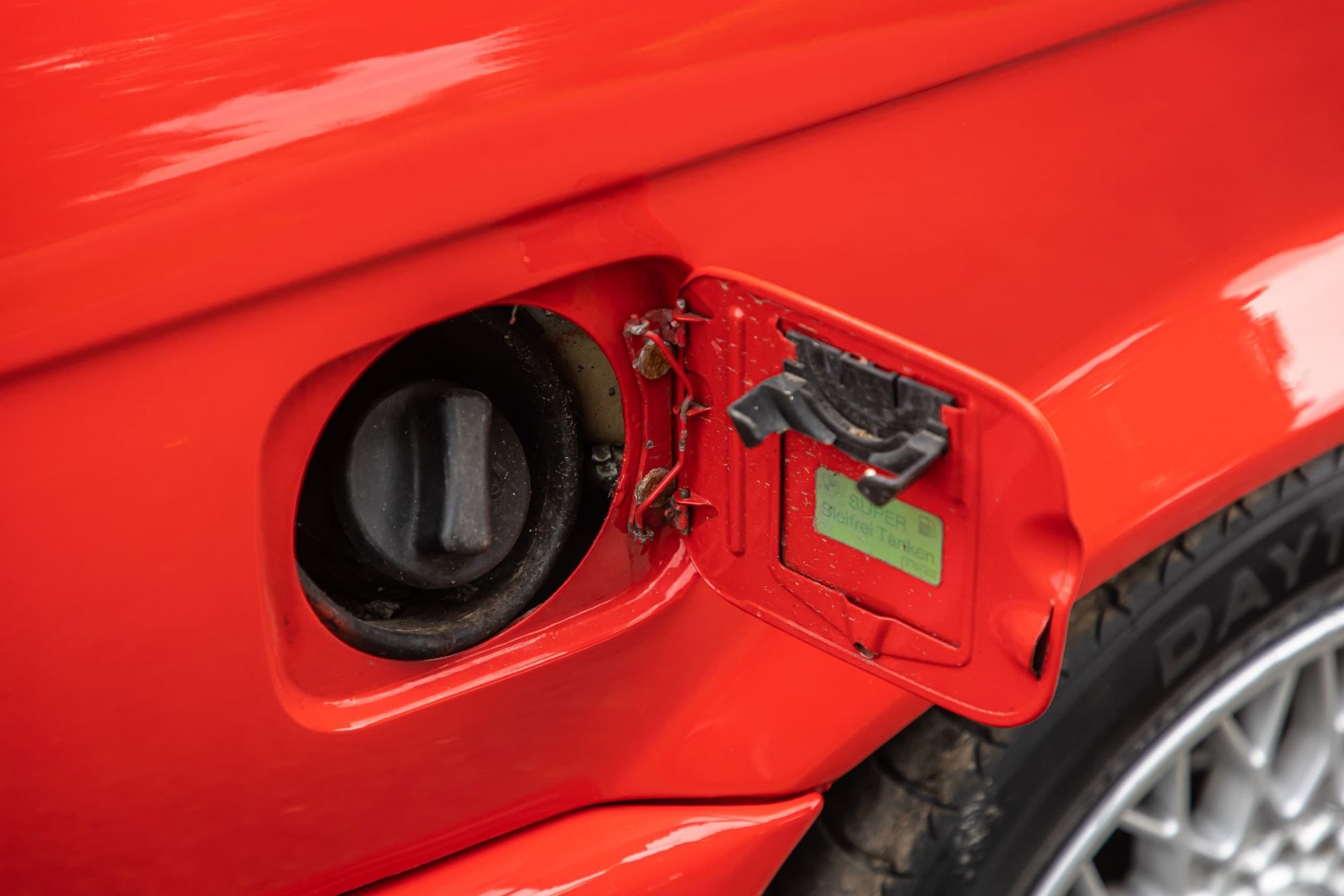 BMW e30 318is RED_45