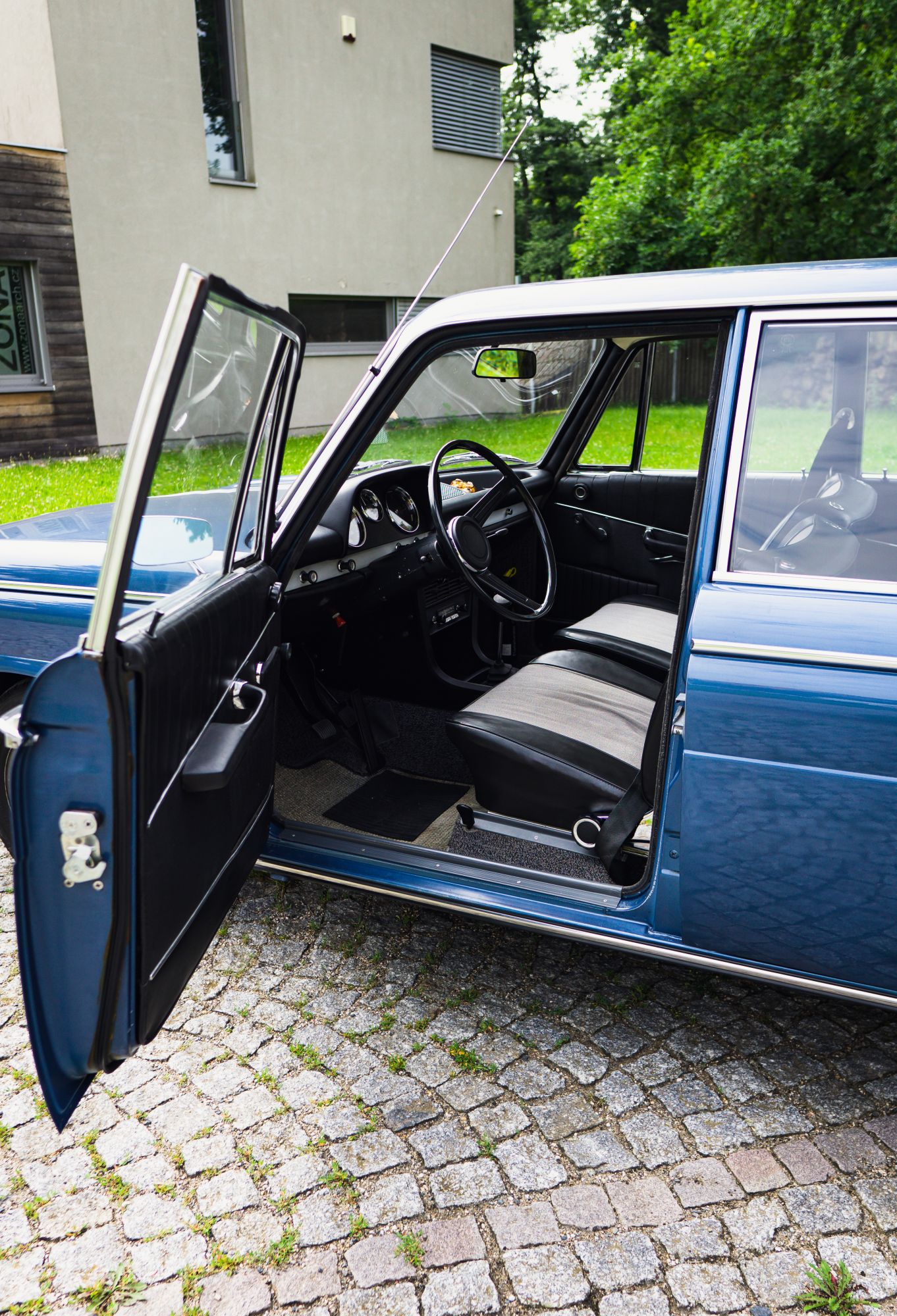 EE7F6024-8A45-4920-B587-70600FB45995