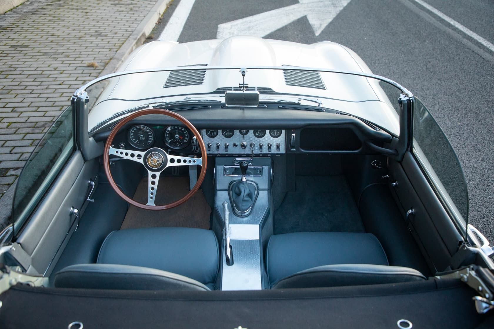 Jaguar E-type convertible bila _114