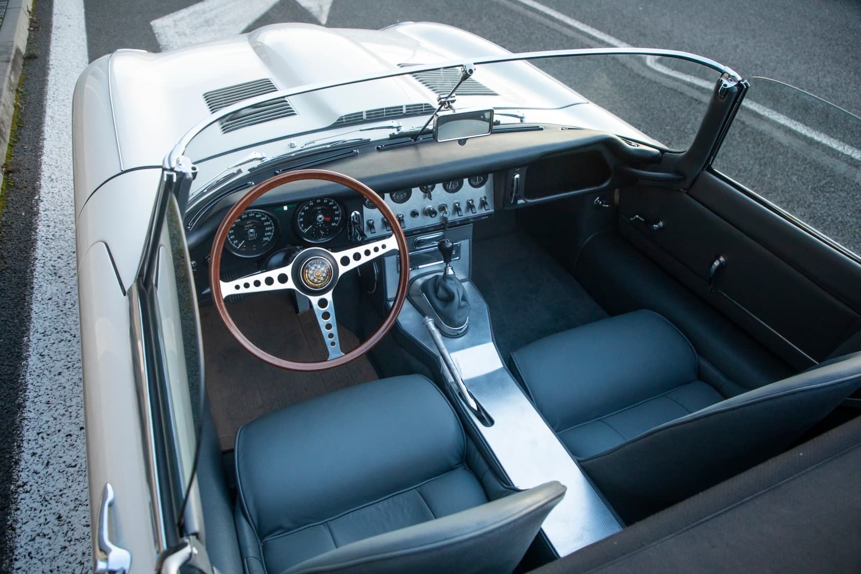 Jaguar E-type convertible bila _115