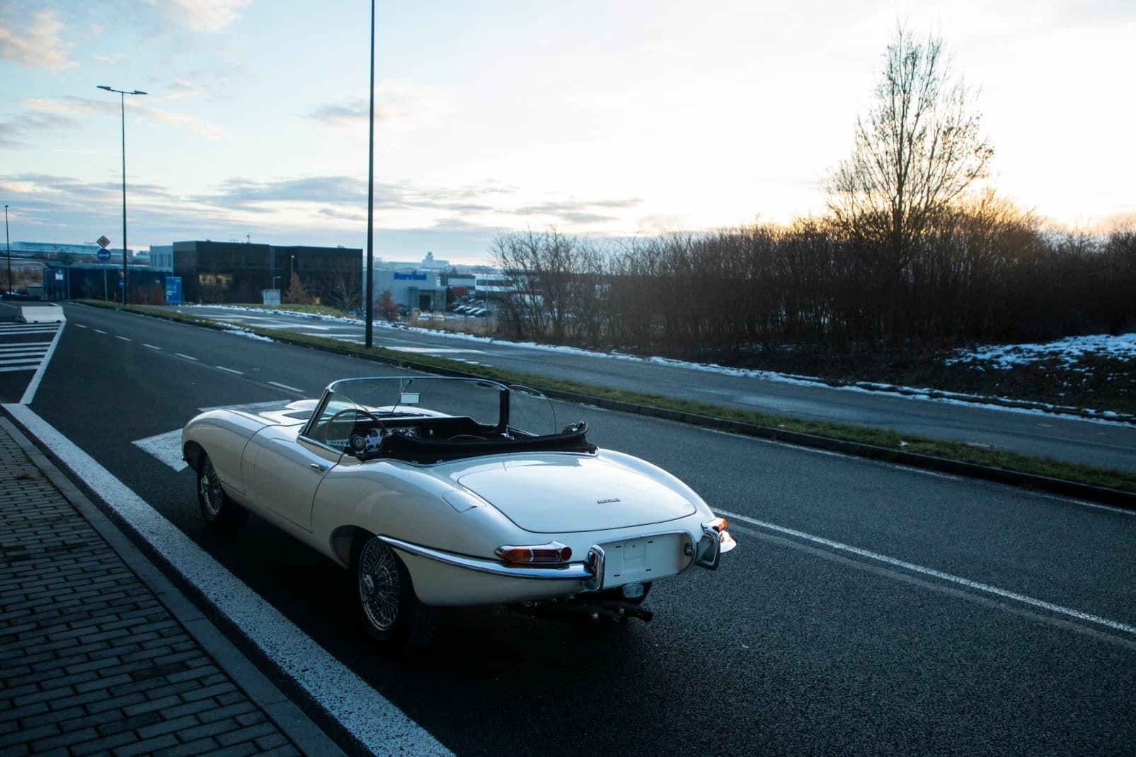 jaguar-e-type-convertible-bila-123-.jpg